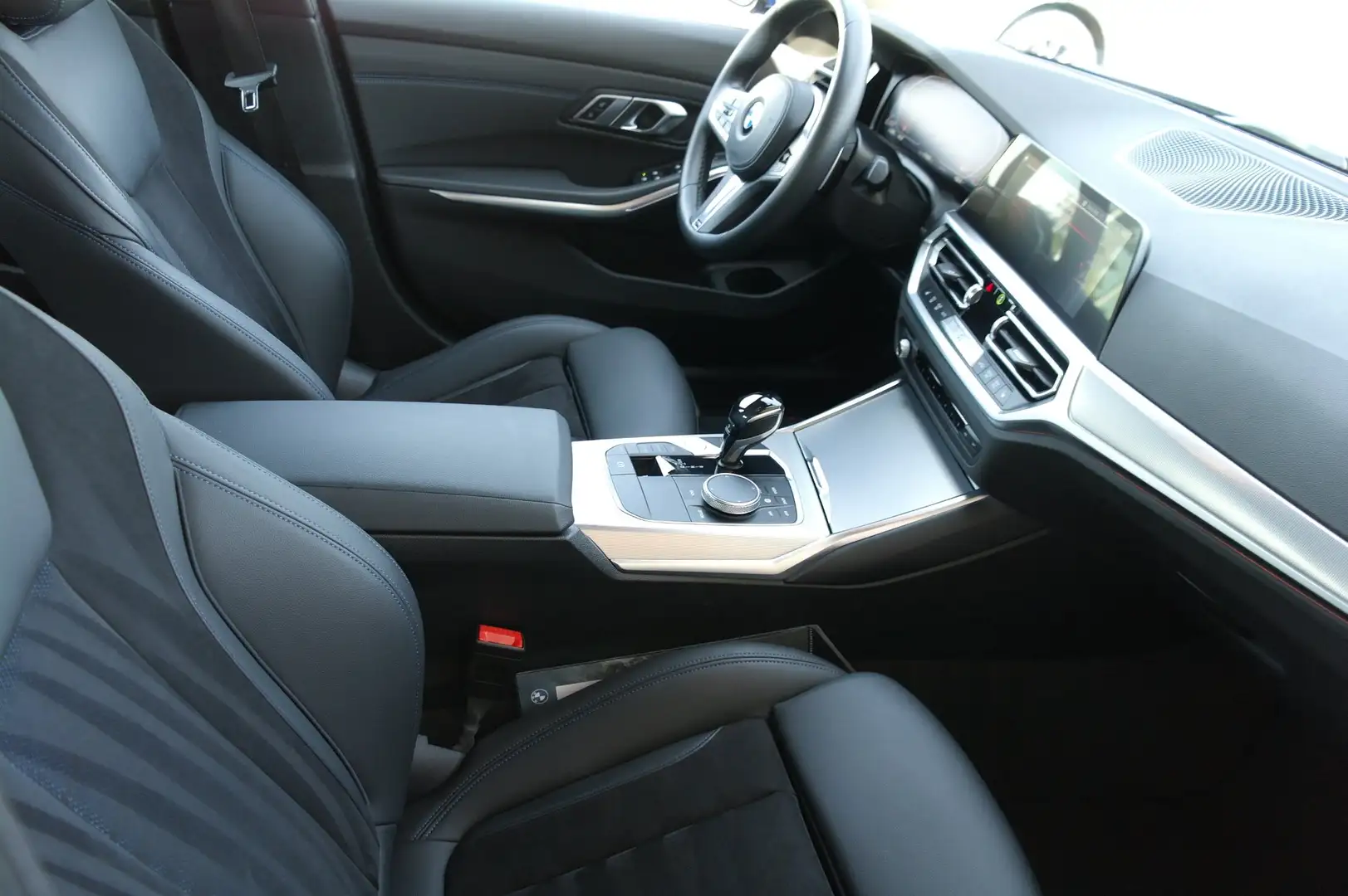 BMW 320 d xDrive Blau - 2