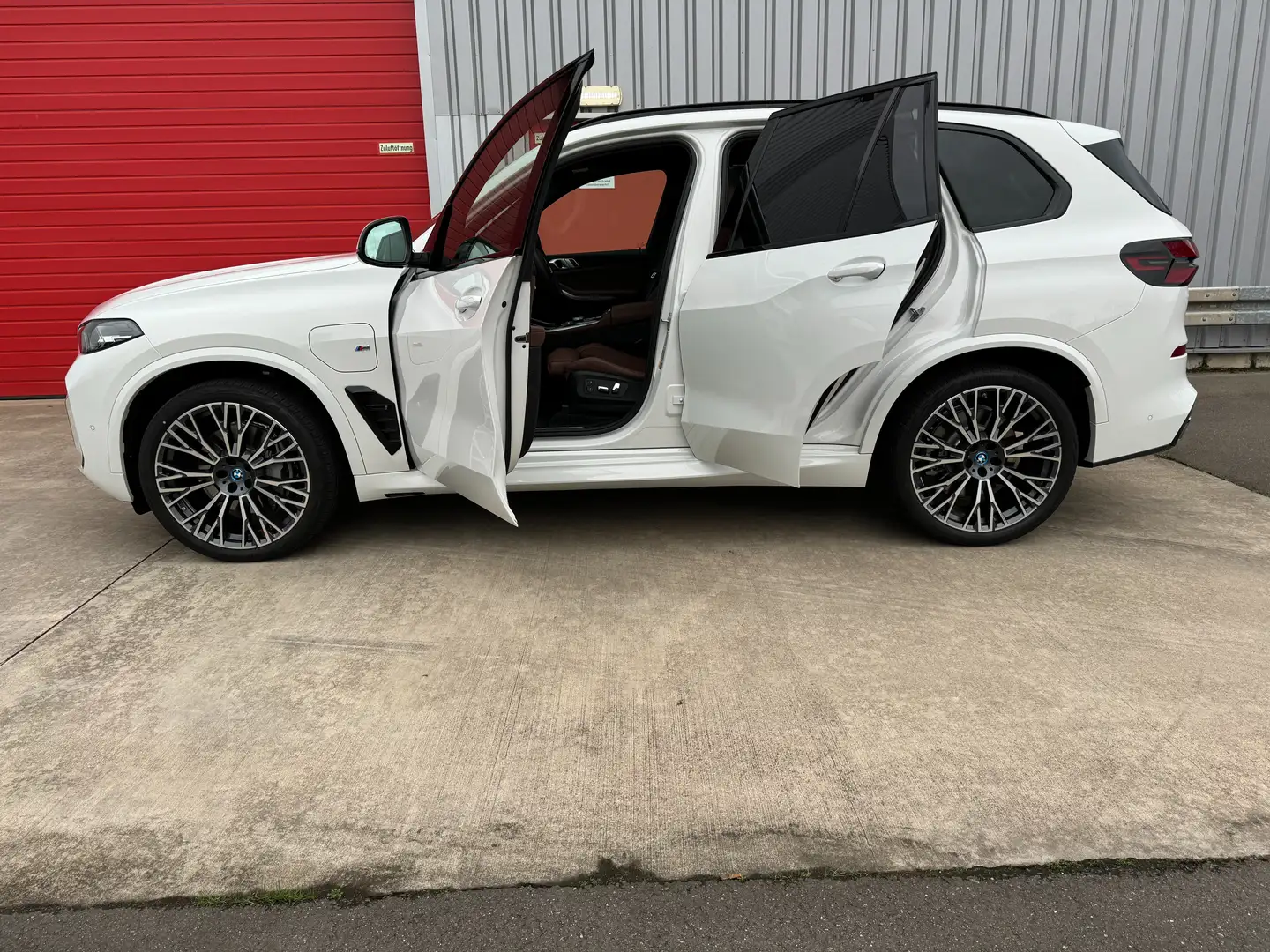 BMW X5 X5 xDrive50e M Sport AHK 22" LUFT PANO Weiß - 1