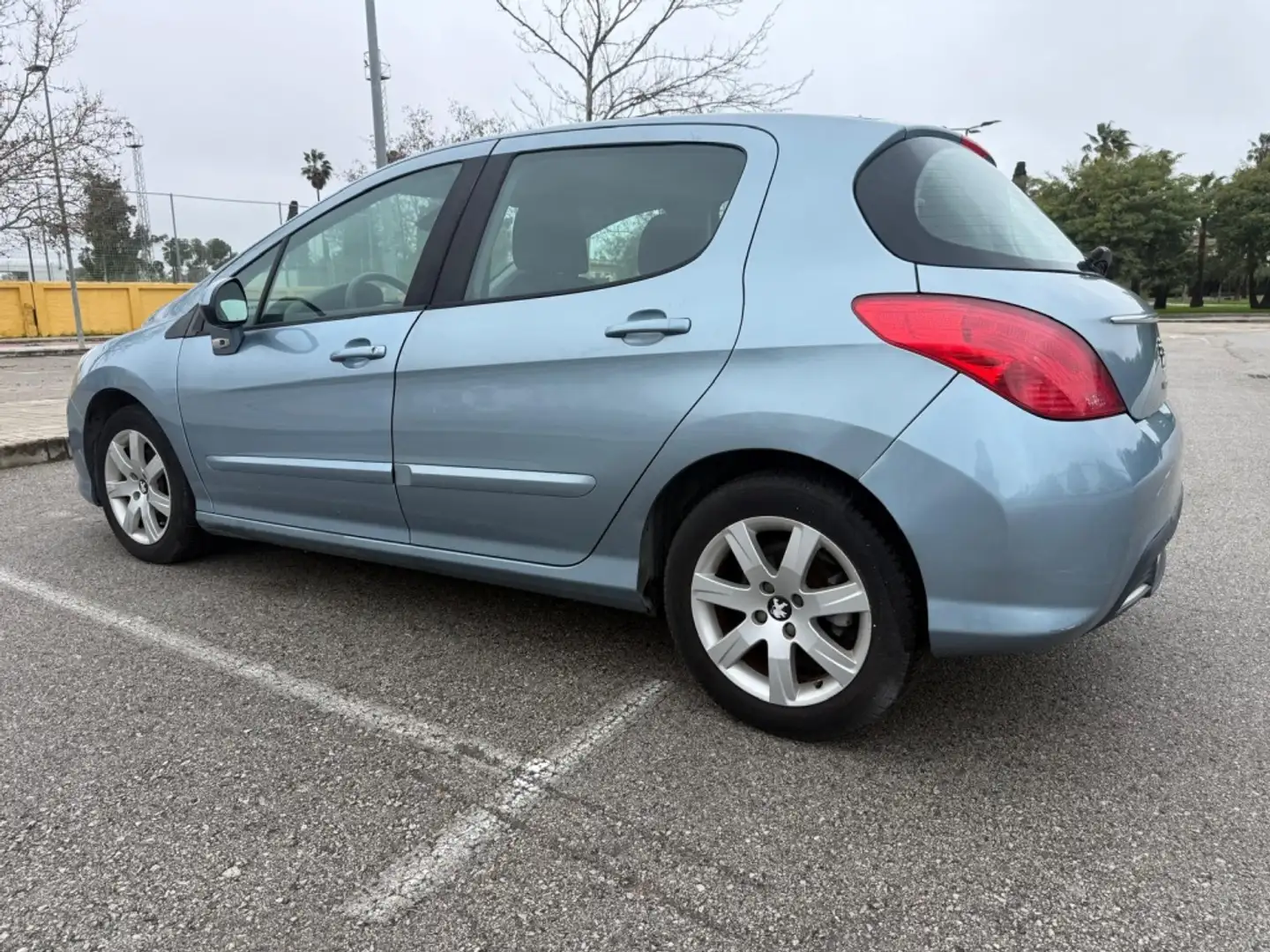 Peugeot 308 1.6e-HDI Blue Lion FAP Active Azul - 2