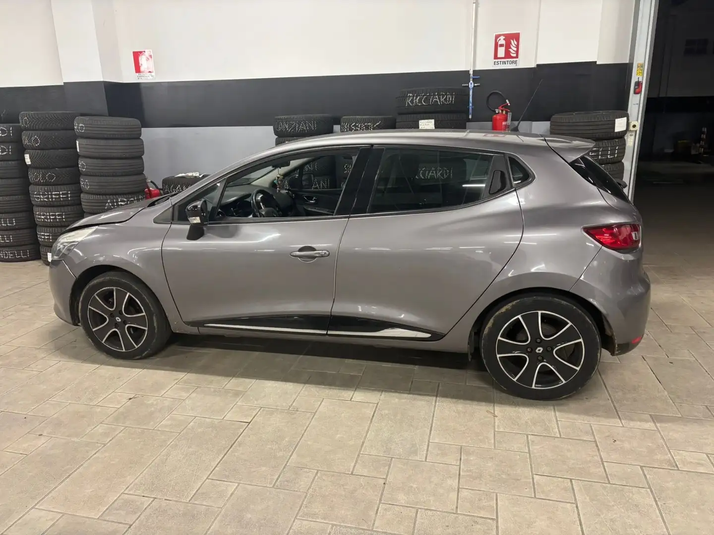 Renault Clio Clio 1.5 dCi 8V 75CV 5 porte Live Grigio - 2