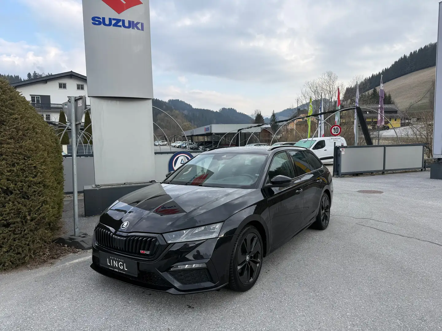 Skoda Octavia Combi 2.0 TDI RS 4x4 *PANO; AHV* Schwarz - 1