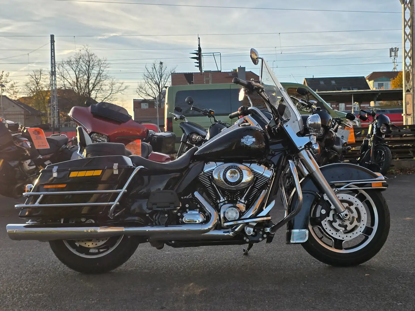 Harley-Davidson Road King FLHP Police Road King Schwarz - 2