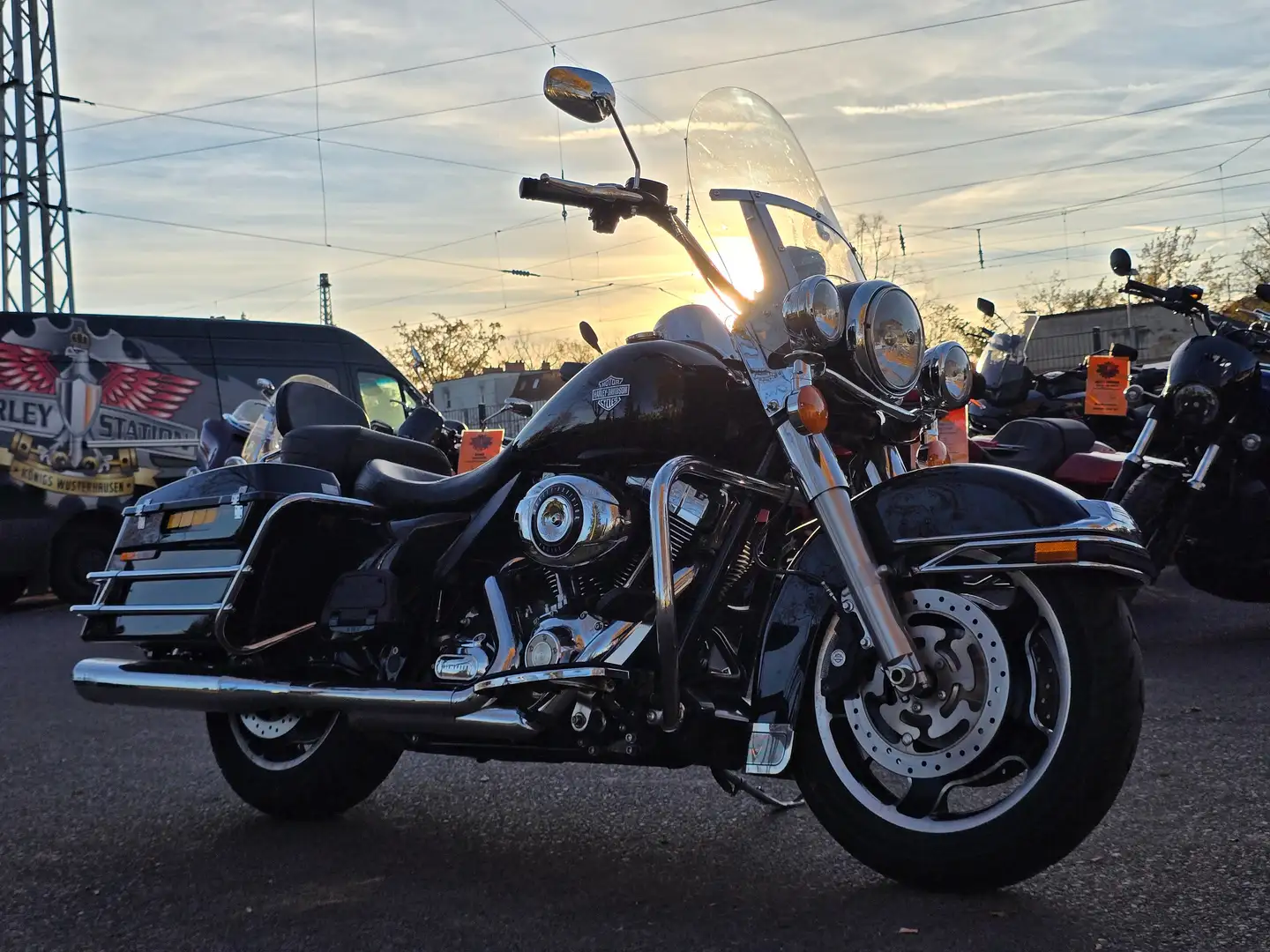 Harley-Davidson Road King FLHP Police Road King Schwarz - 1