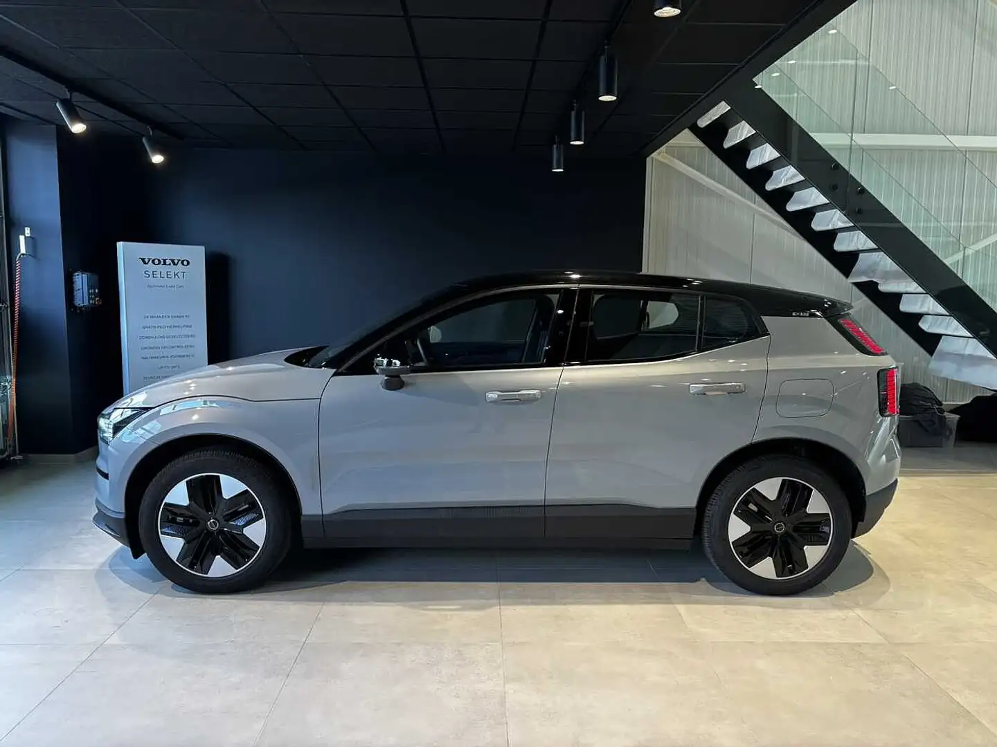 Volvo EX30 Plus, Single Motor, Elektrisch Grijs - 2