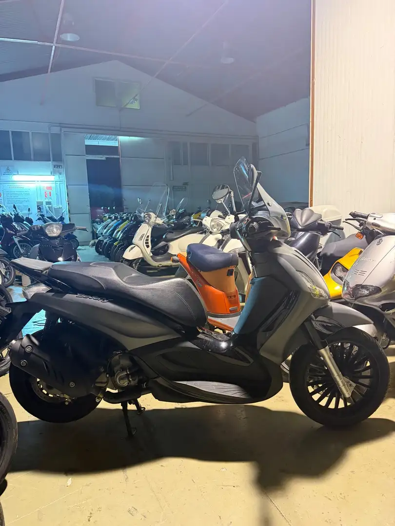 Piaggio Beverly 125 Grigio - 2