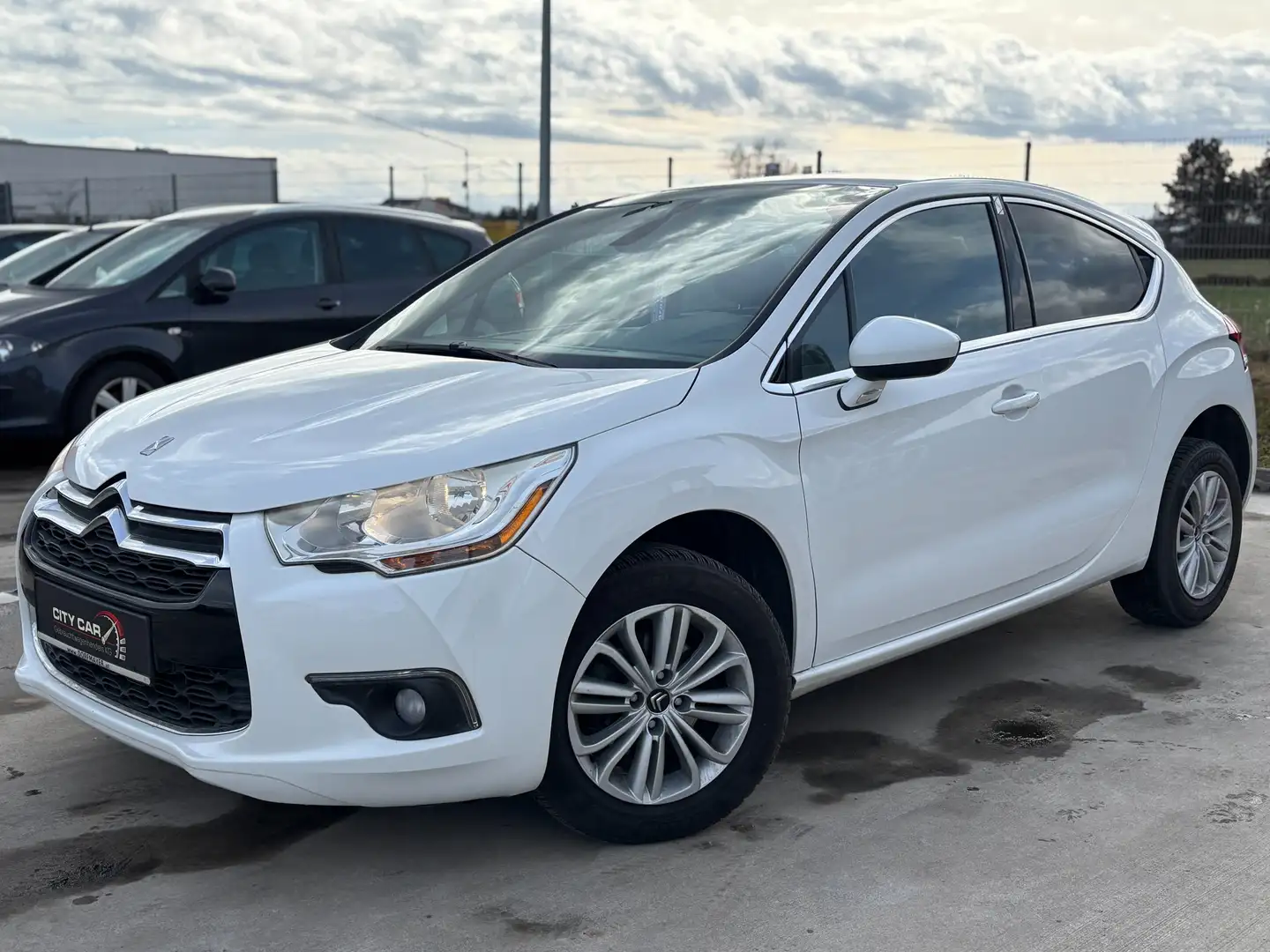 Citroen DS4 DS4 HDi 110 Chic Weiß - 1