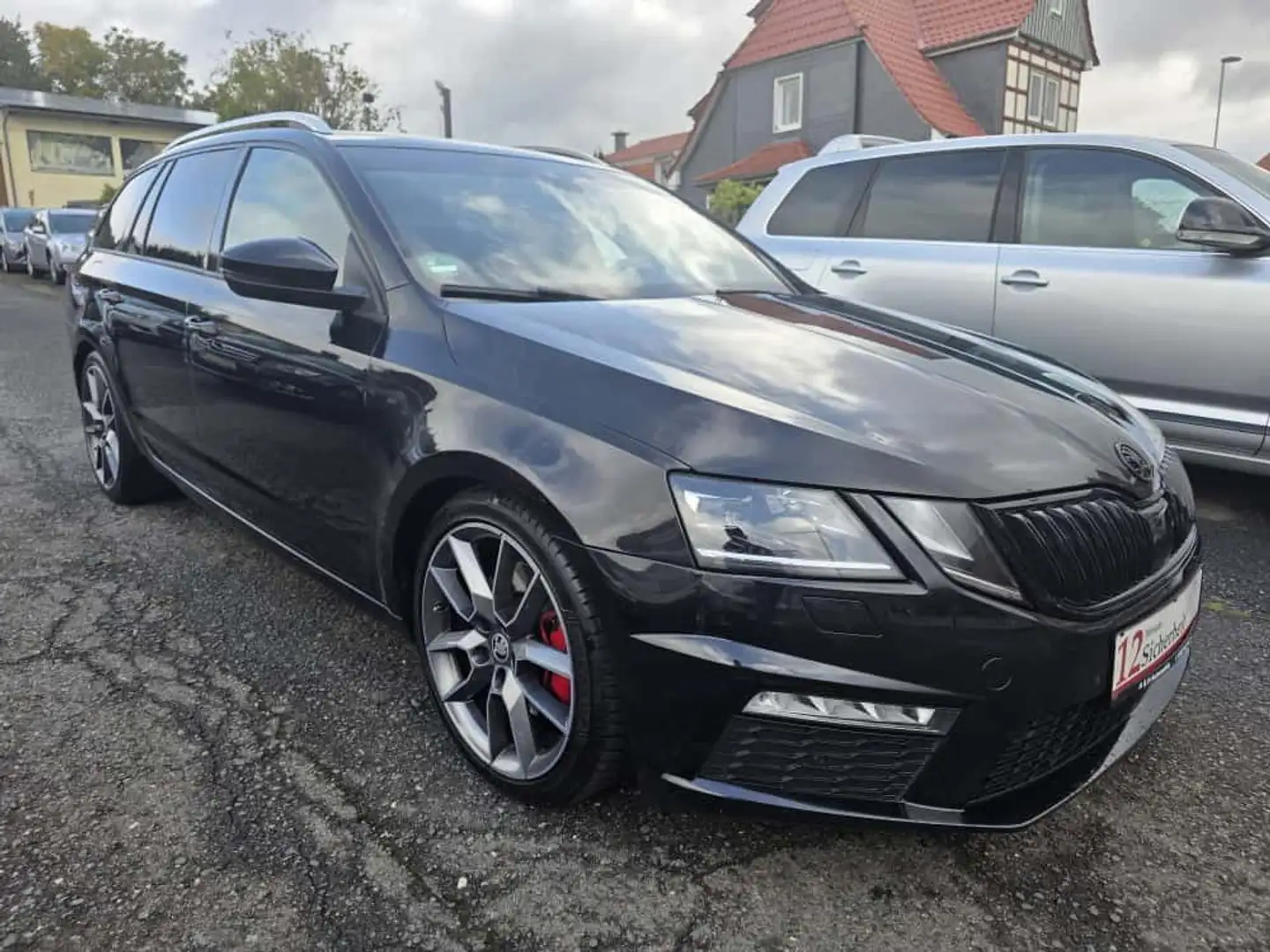 Skoda Octavia Combi RS Automatik Xenon R-Kamera NAVI Schwarz - 1