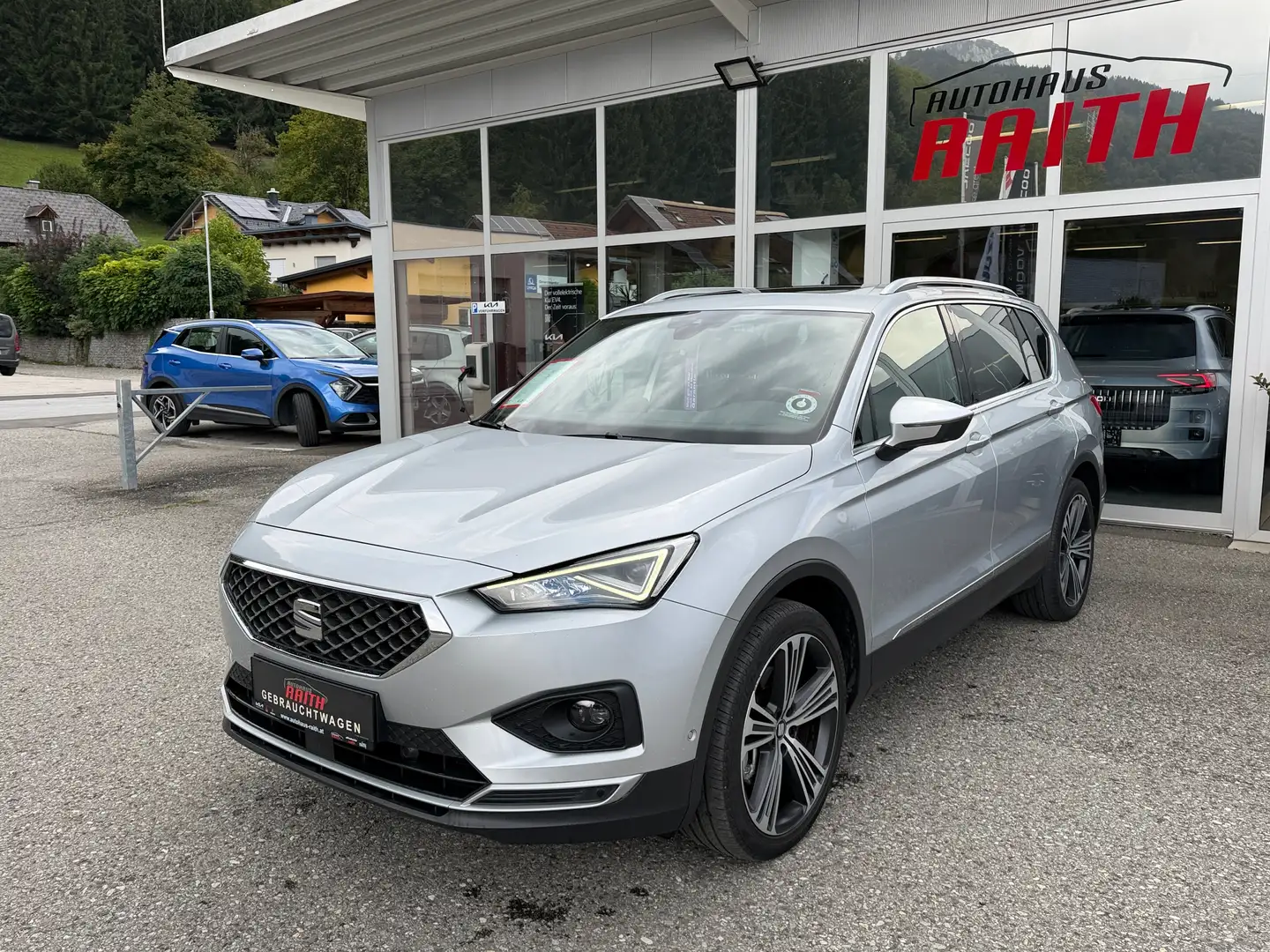 SEAT Tarraco 2,0 TSI Xcellence DSG 4Drive Silber - 1
