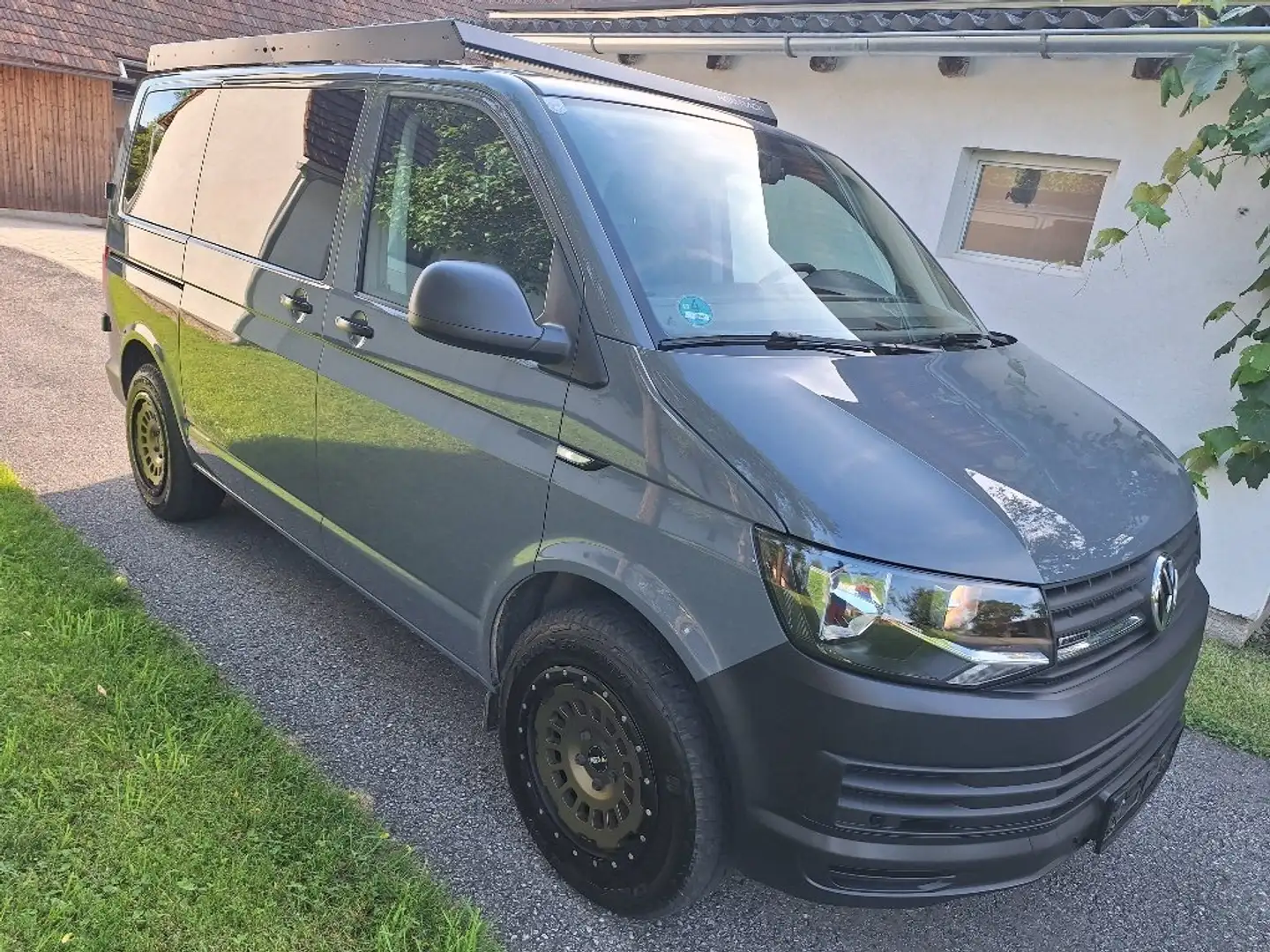 Volkswagen T6 Caravelle Trendline 2,0 TDI 4Motion*GRATIS ZUSTELLUNG* Šedá - 1