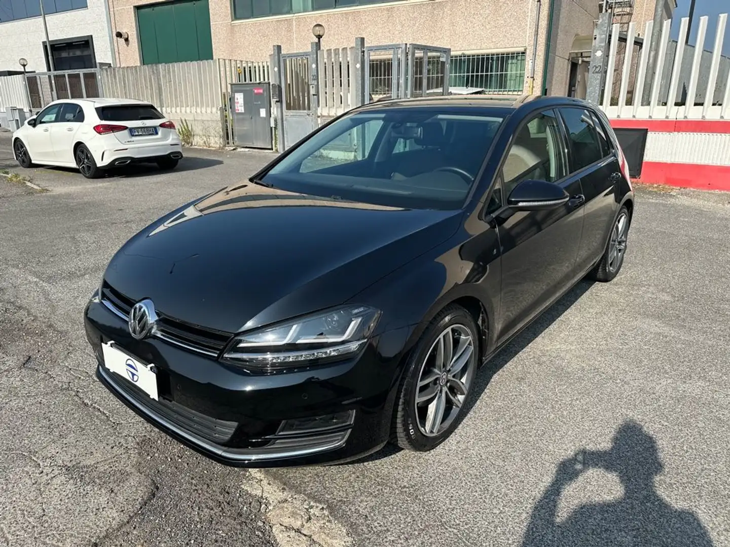 Volkswagen Golf 2.0 TDI DSG 5p. Highline BlueMotion Tech. Schwarz - 1