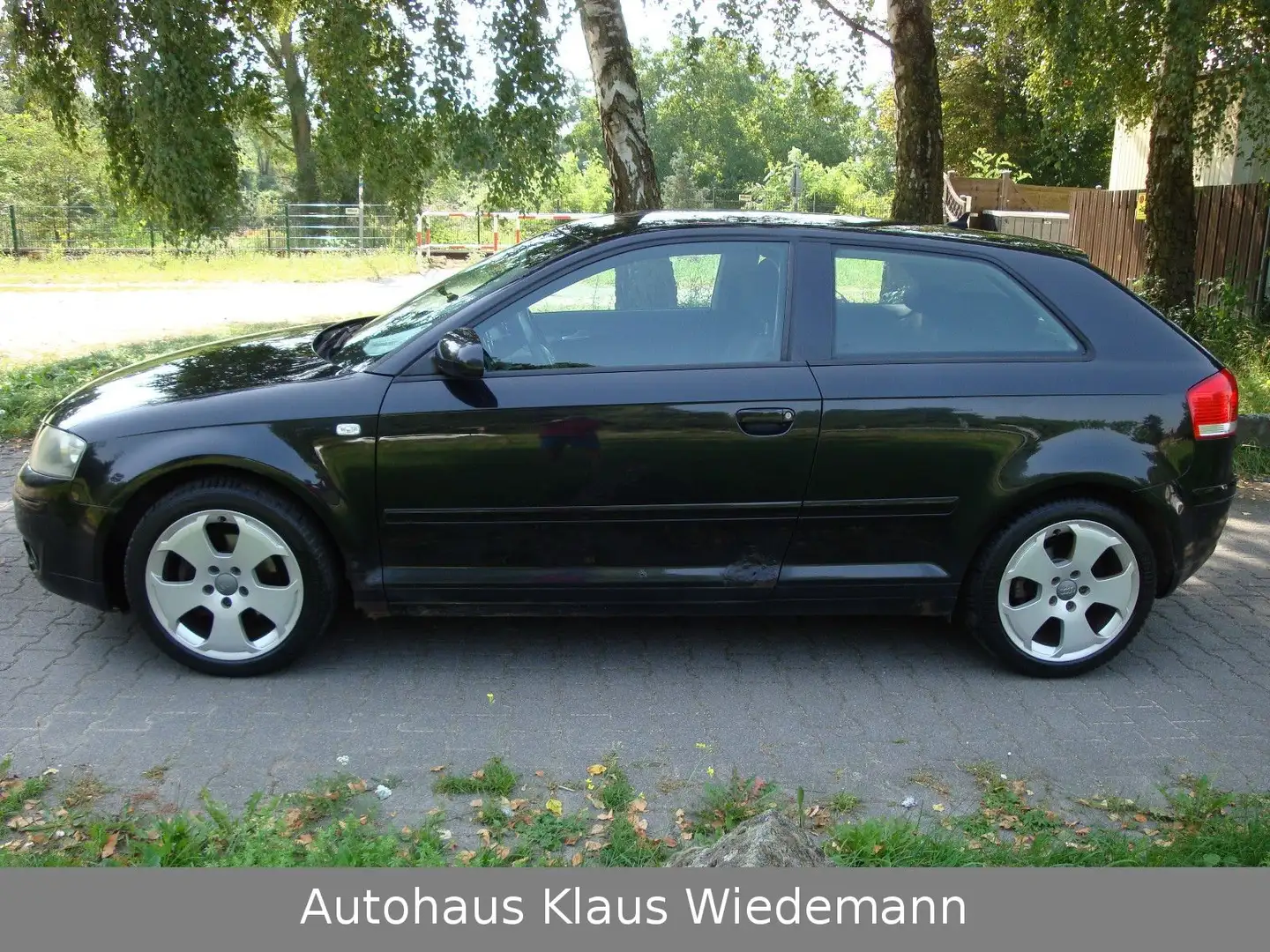 Audi A3 1.6 FSI Attraction - 1.Hd./orig.  358 TKM Schwarz - 2