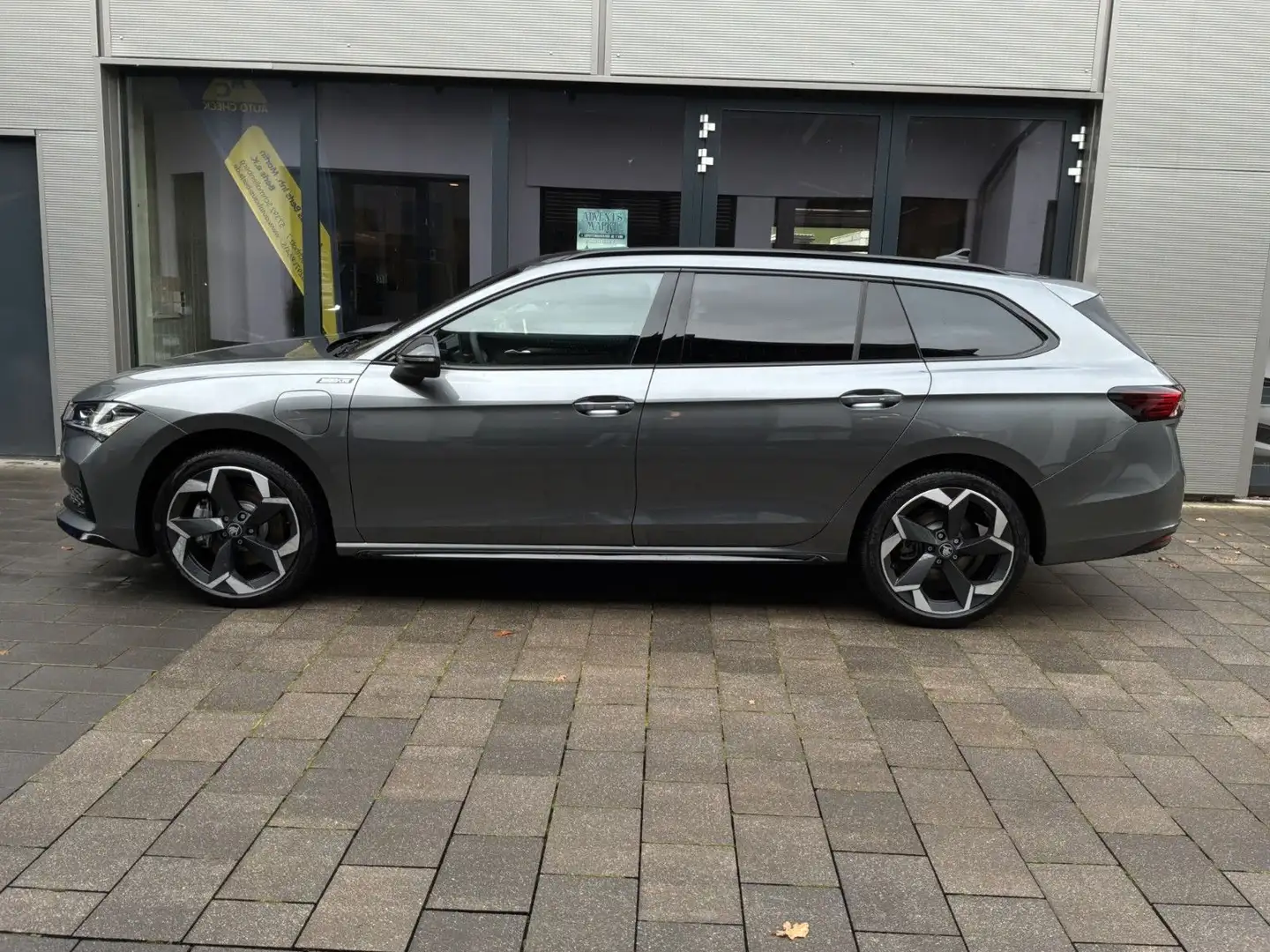 Skoda Superb Combi 1.5 TSI iV 150 kW Sportline Gri - 1