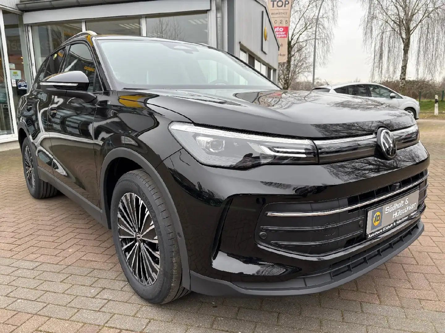 Volkswagen Tiguan 1.5 eTSI Goal Plus-Paket | AHK | 360° |Garantie Schwarz - 2