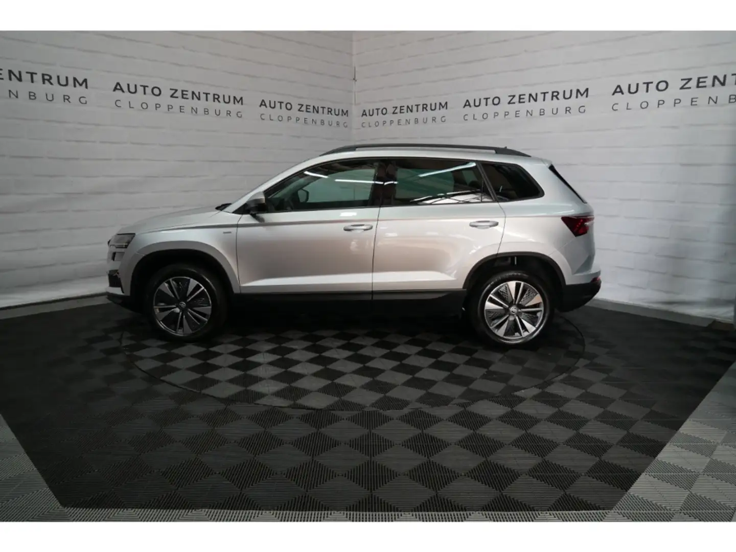 Skoda Karoq Tour 1.5 TSI ACT LED+Navi+Virtual+Cam+ACC Argent - 2