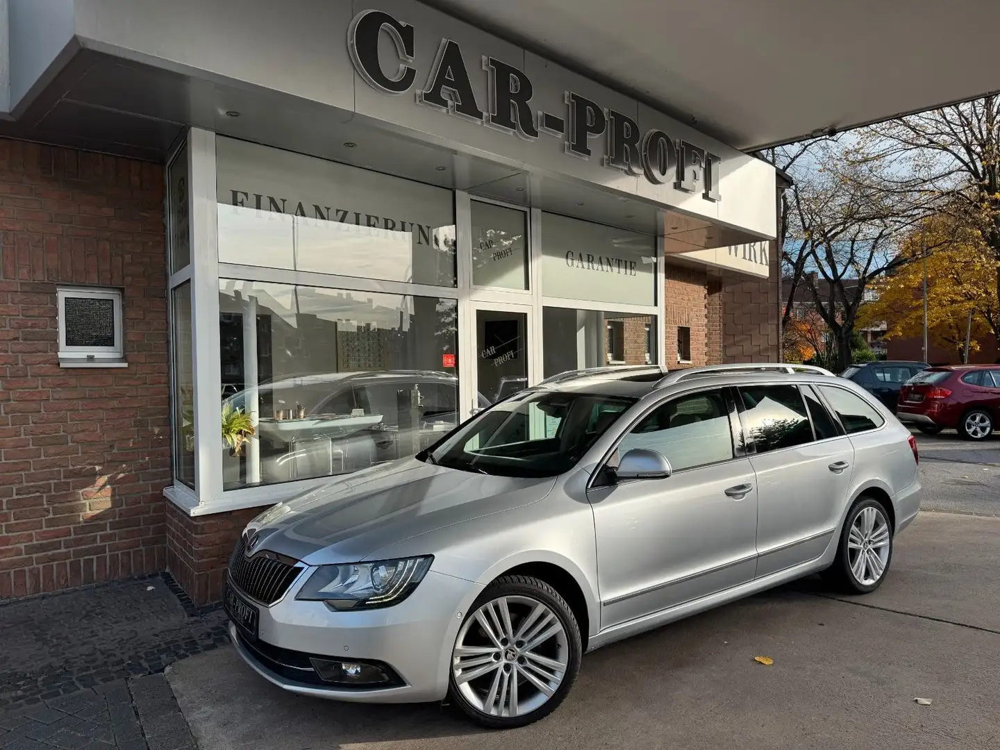 Skoda Superb Combi Elegance Autom. Navi/Panorama/Leder Silber - 1