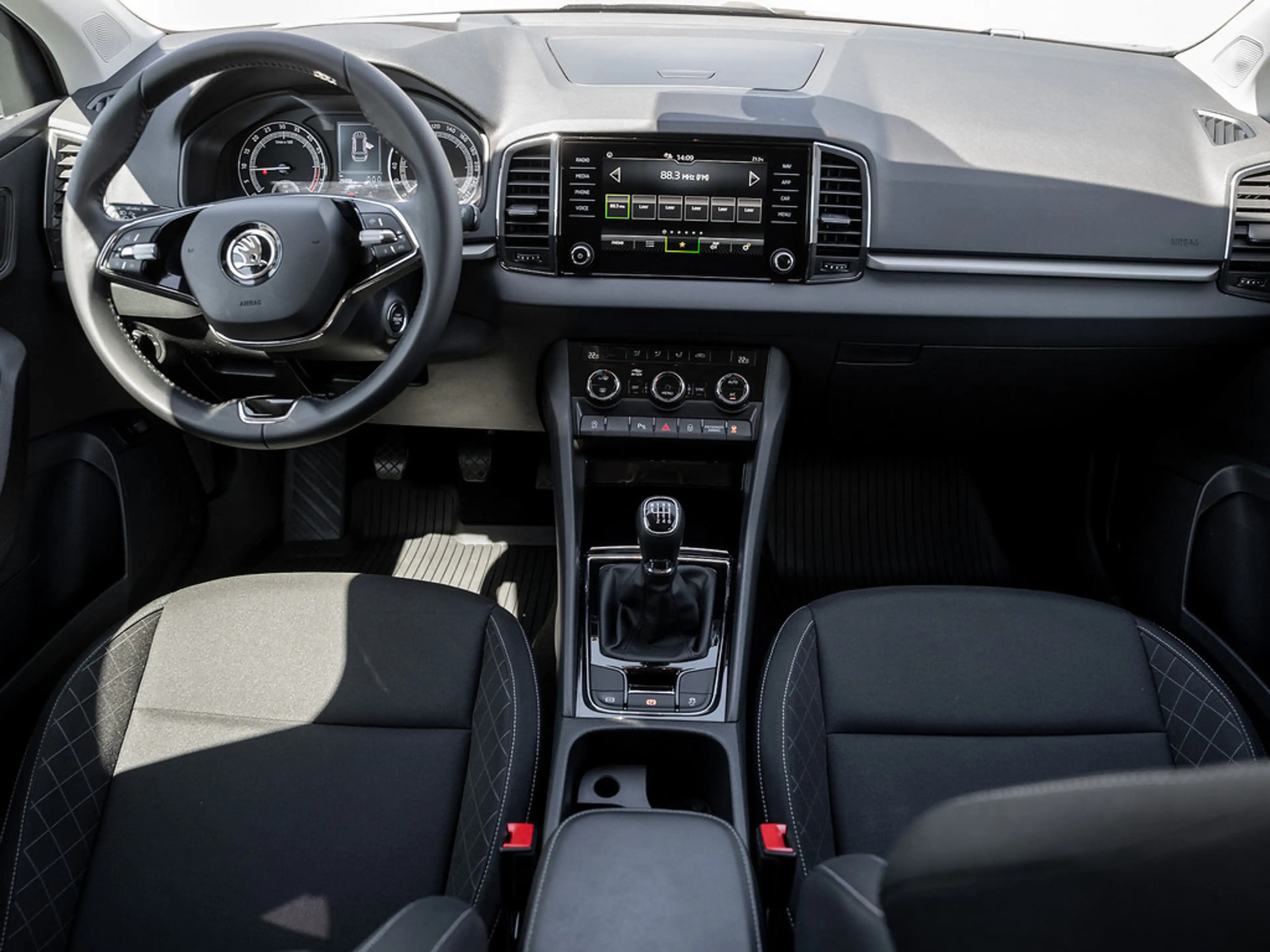 Skoda Karoq 2.0 TDI Ambition KAM LED PDC W-LAN — photo 6