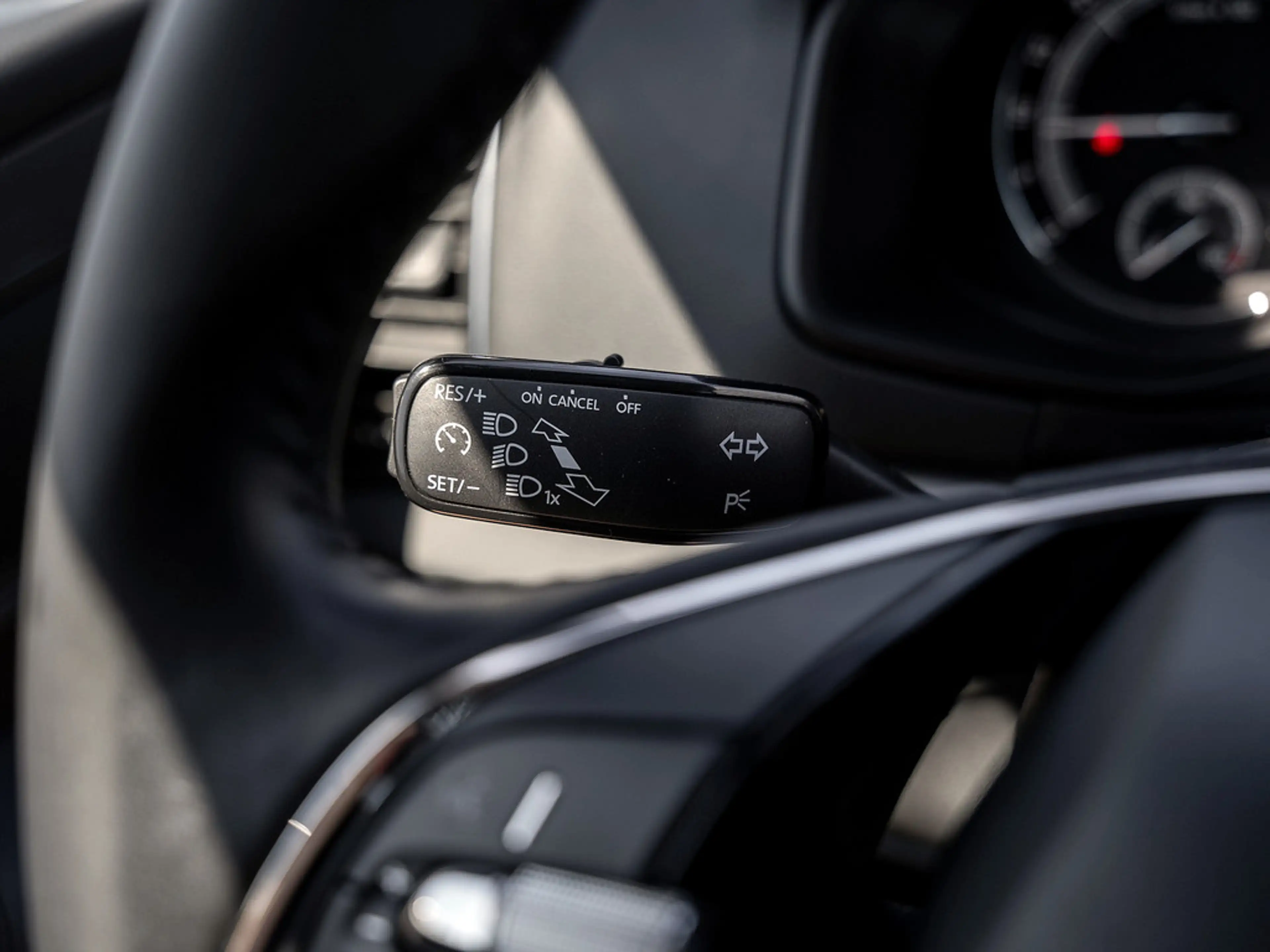 Skoda Karoq 2.0 TDI Ambition KAM LED PDC W-LAN — photo 12