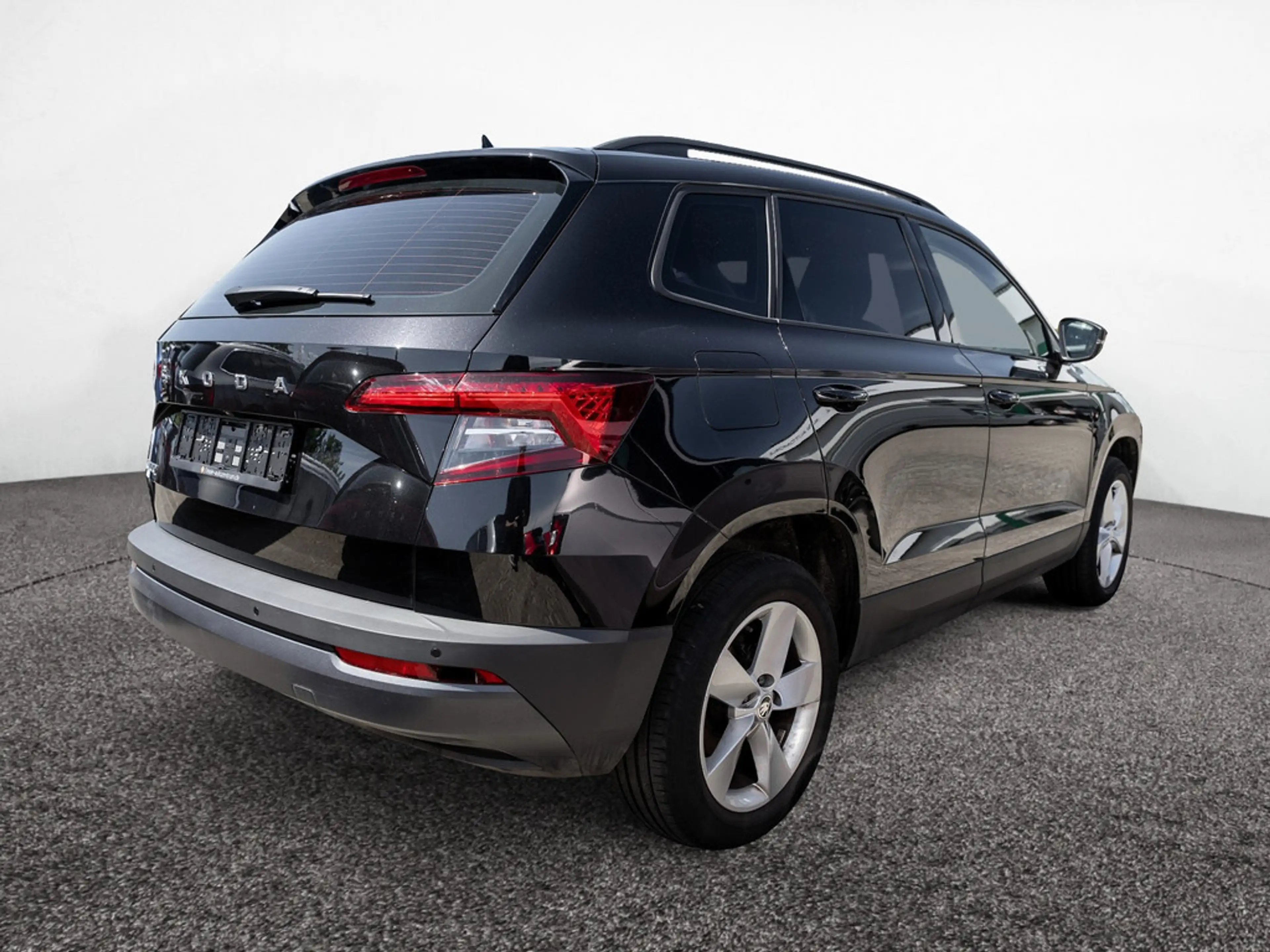 Skoda Karoq 2.0 TDI Ambition KAM LED PDC W-LAN — photo 3