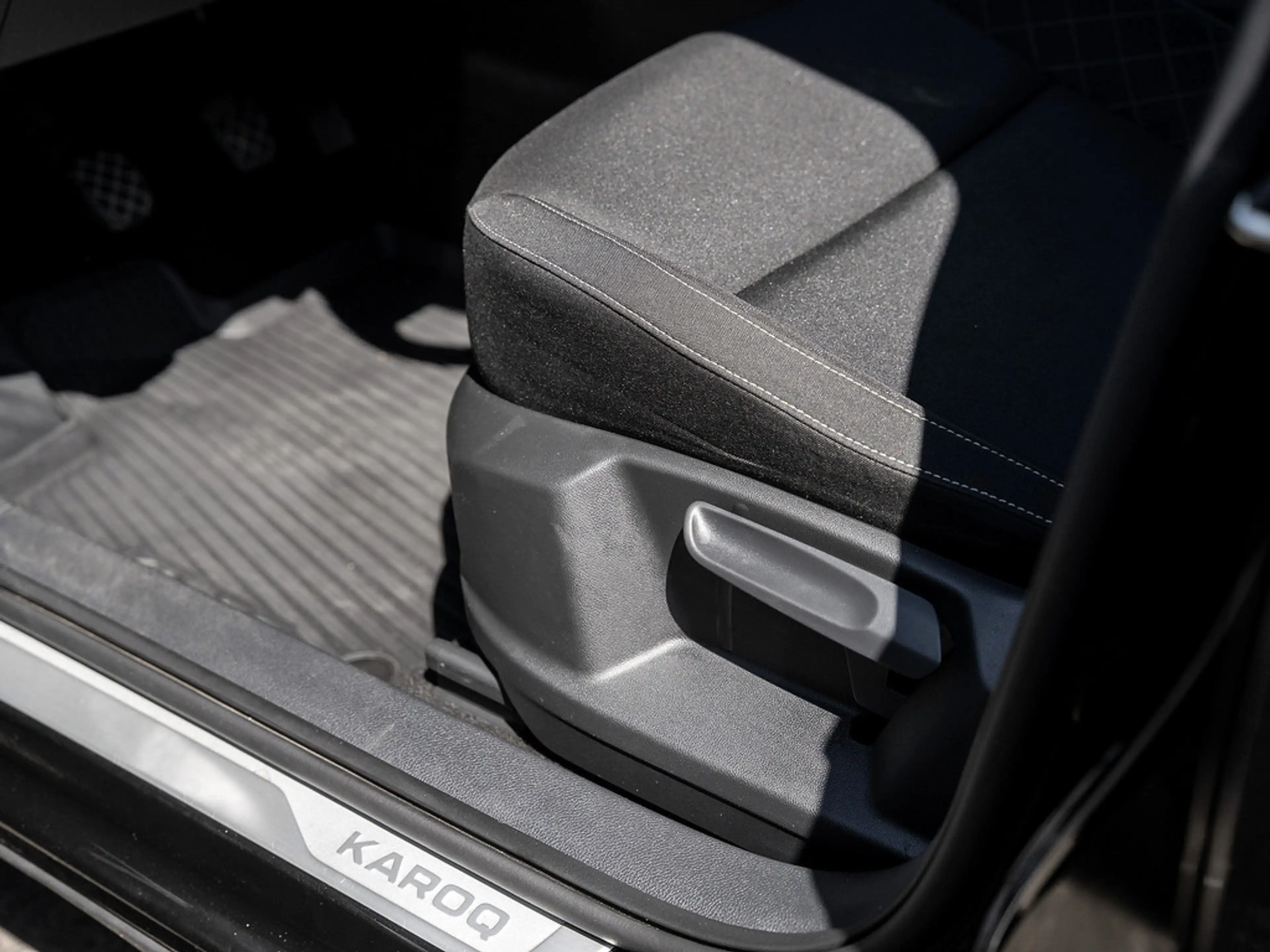 Skoda Karoq 2.0 TDI Ambition KAM LED PDC W-LAN — photo 14