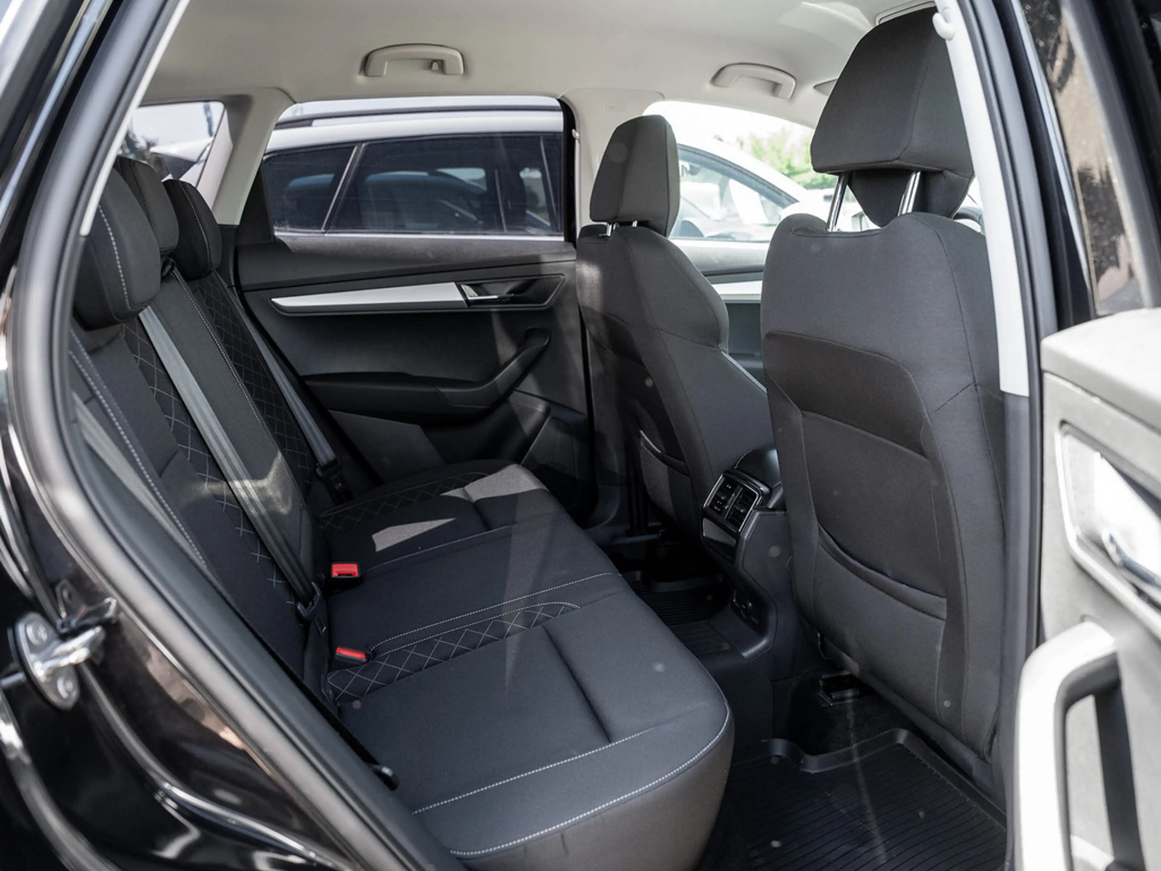 Skoda Karoq 2.0 TDI Ambition KAM LED PDC W-LAN — photo 4