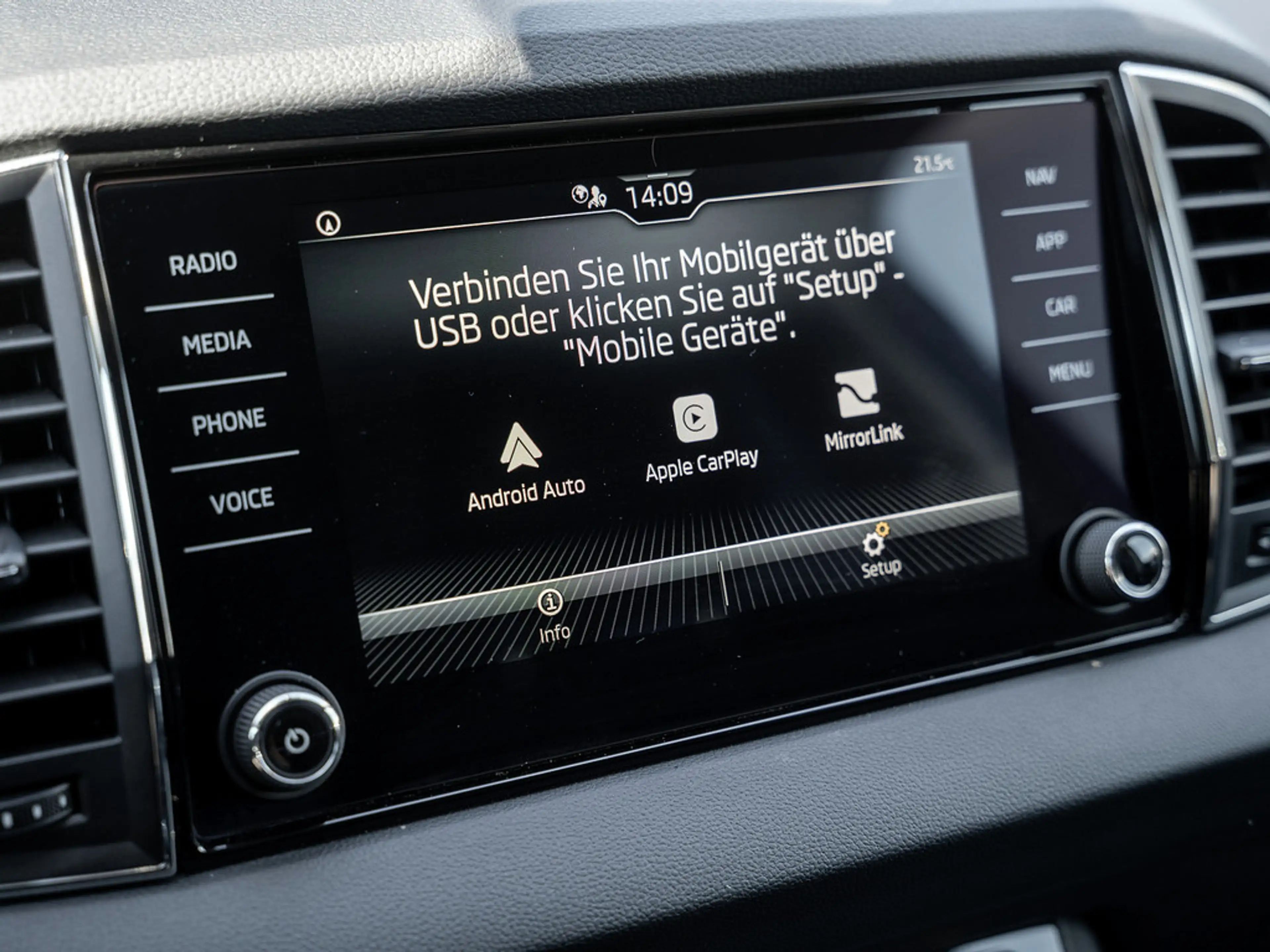 Skoda Karoq 2.0 TDI Ambition KAM LED PDC W-LAN — photo 7