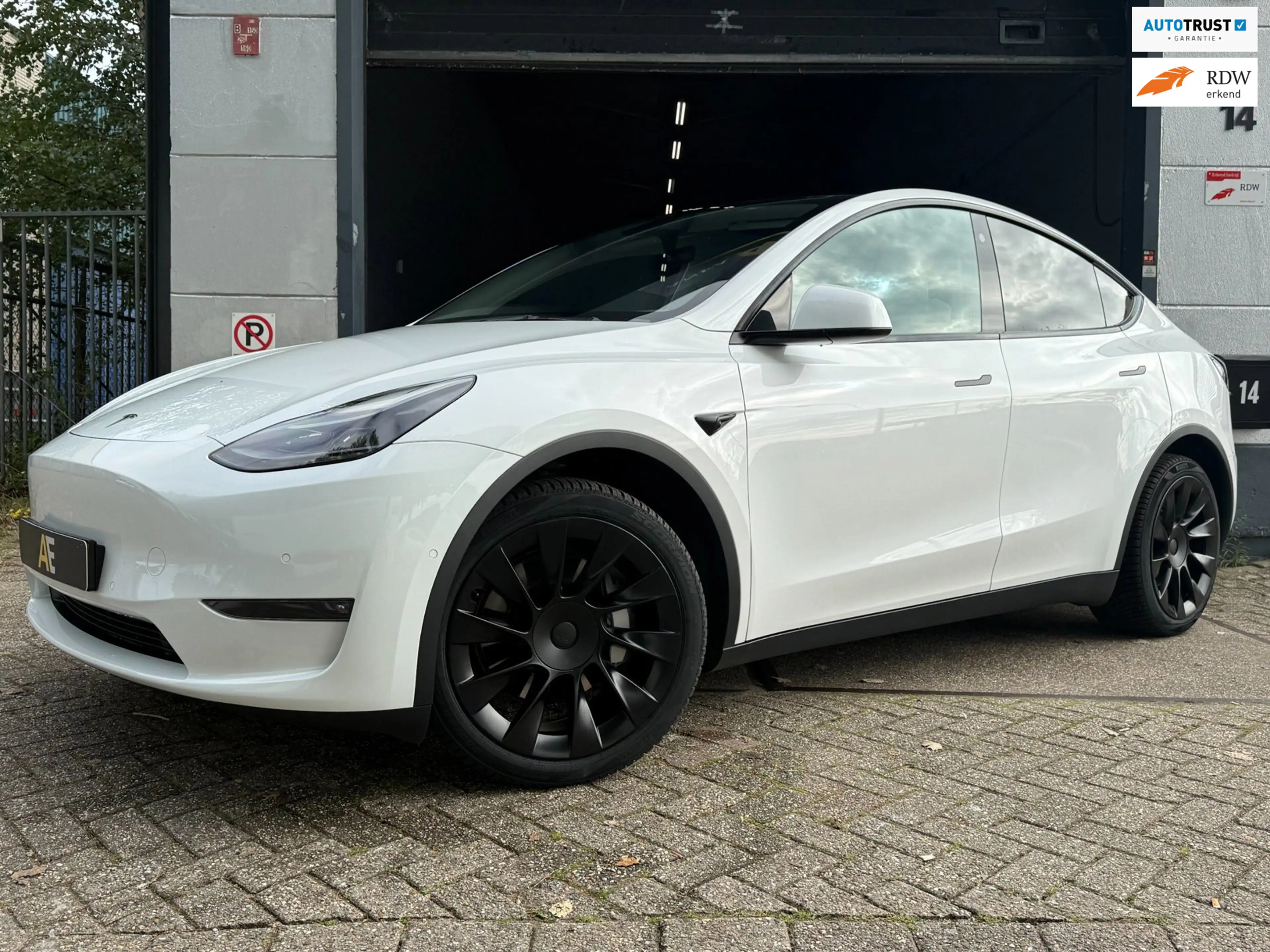 Tesla Model Y Long Range AWD 75 kWh | Elektrisch | 2022 | Panora