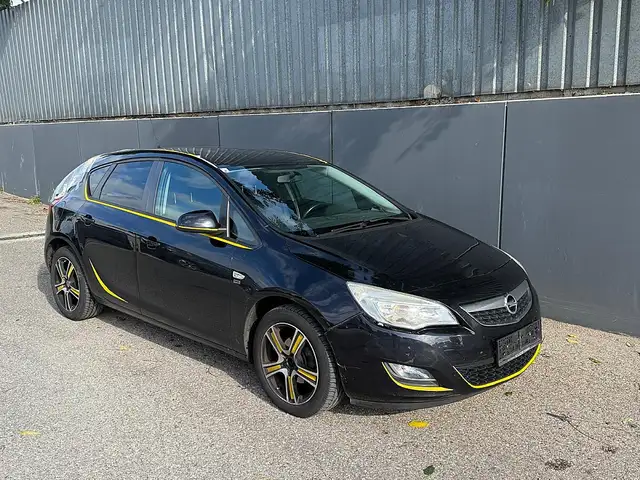 Opel Astra view 4