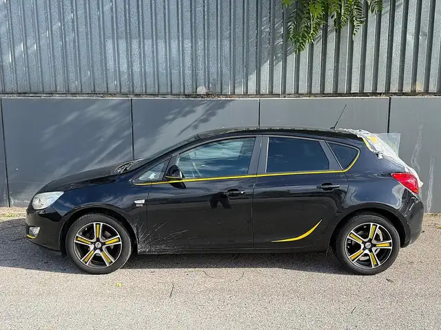 Opel Astra view 2
