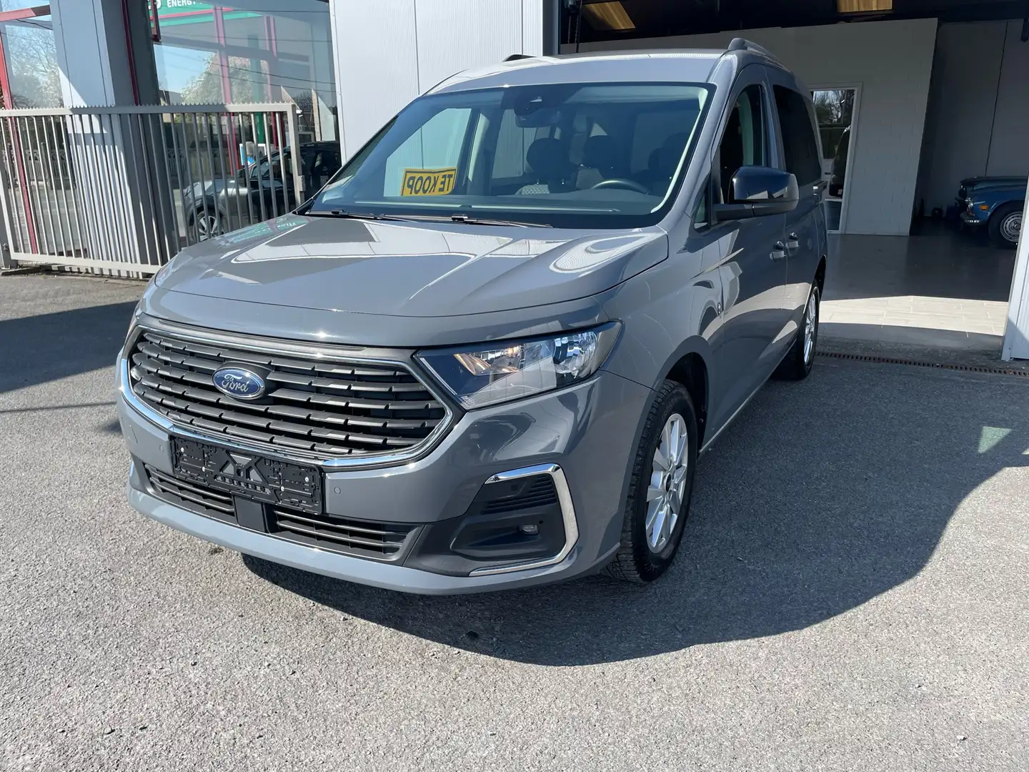Ford Tourneo Connect 1.5 EcoBoost TITANIUM Grijs - 1