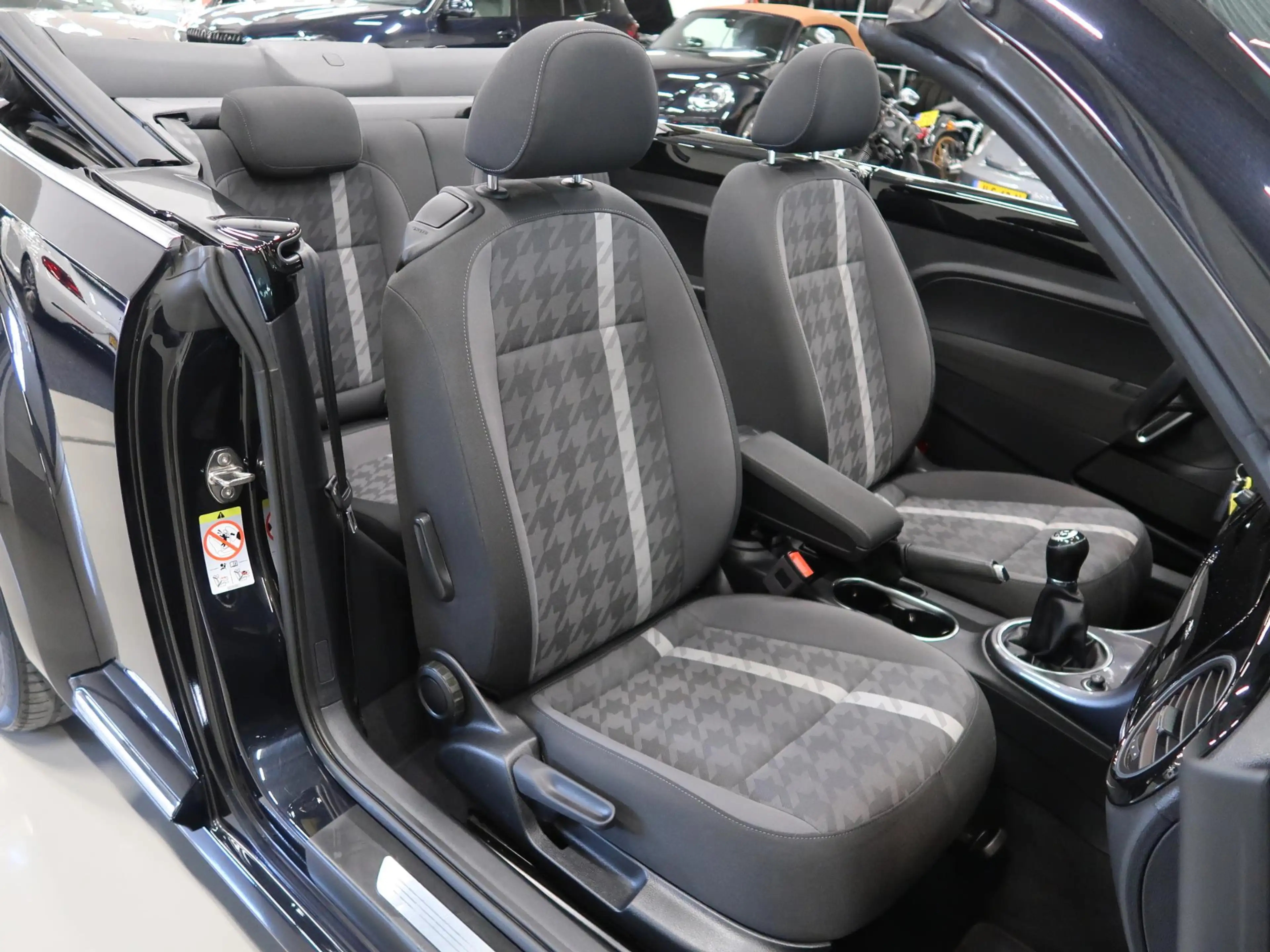 Volkswagen Beetle 1.2 TSI Design 2018 Airco-ecc Navigatie App connec — photo 37