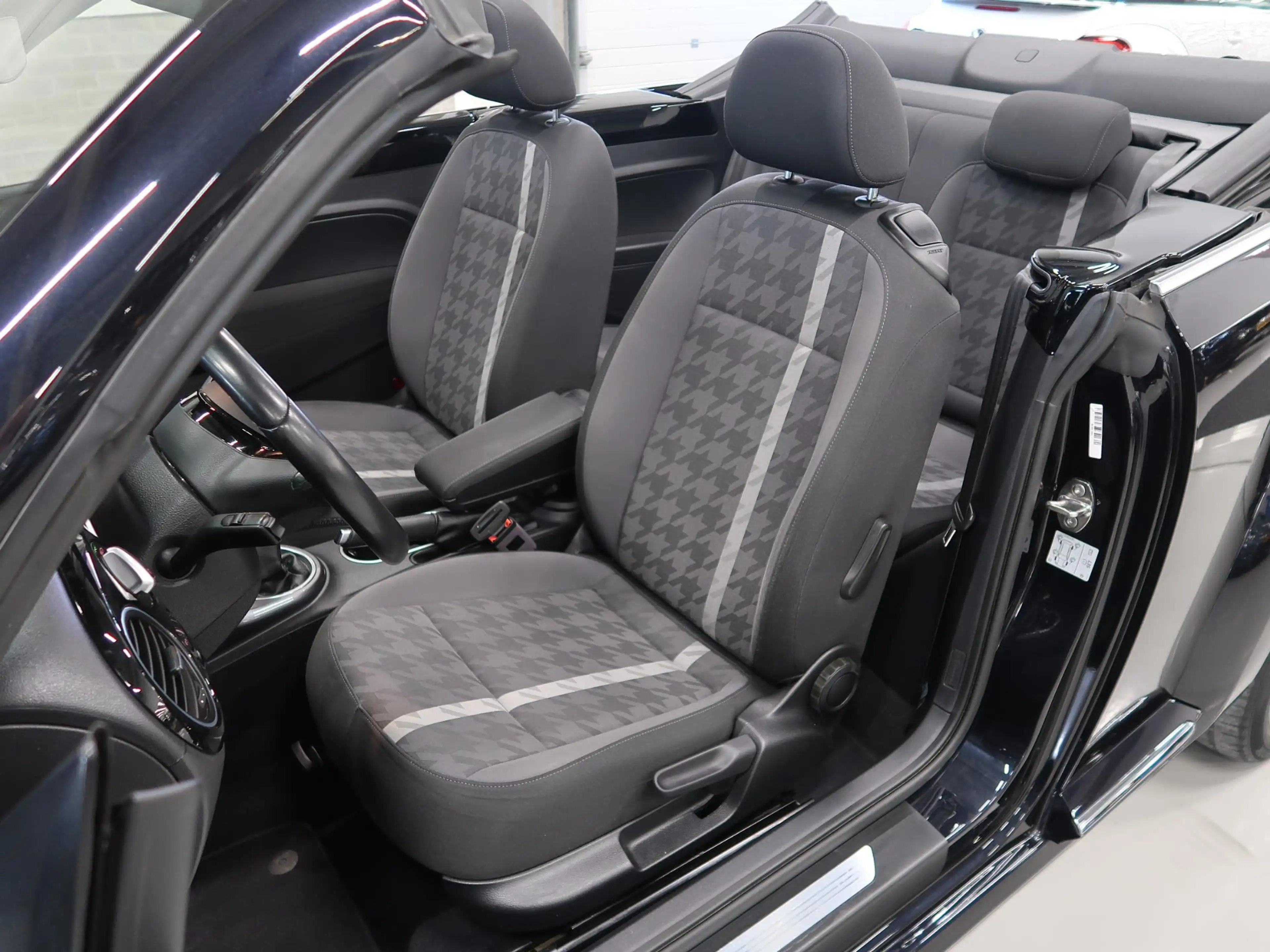 Volkswagen Beetle 1.2 TSI Design 2018 Airco-ecc Navigatie App connec — photo 10