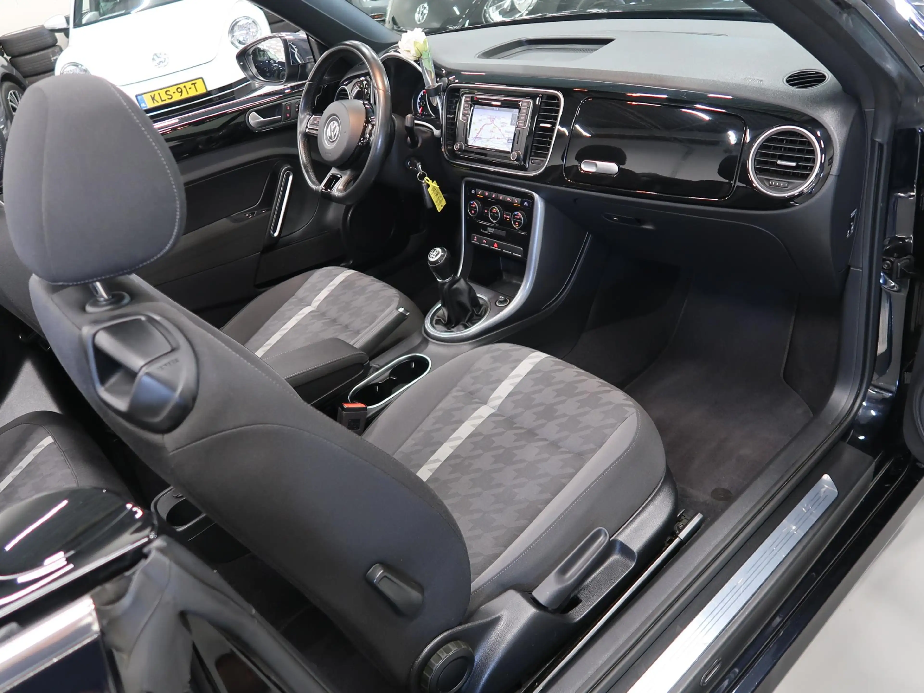 Volkswagen Beetle 1.2 TSI Design 2018 Airco-ecc Navigatie App connec — photo 34