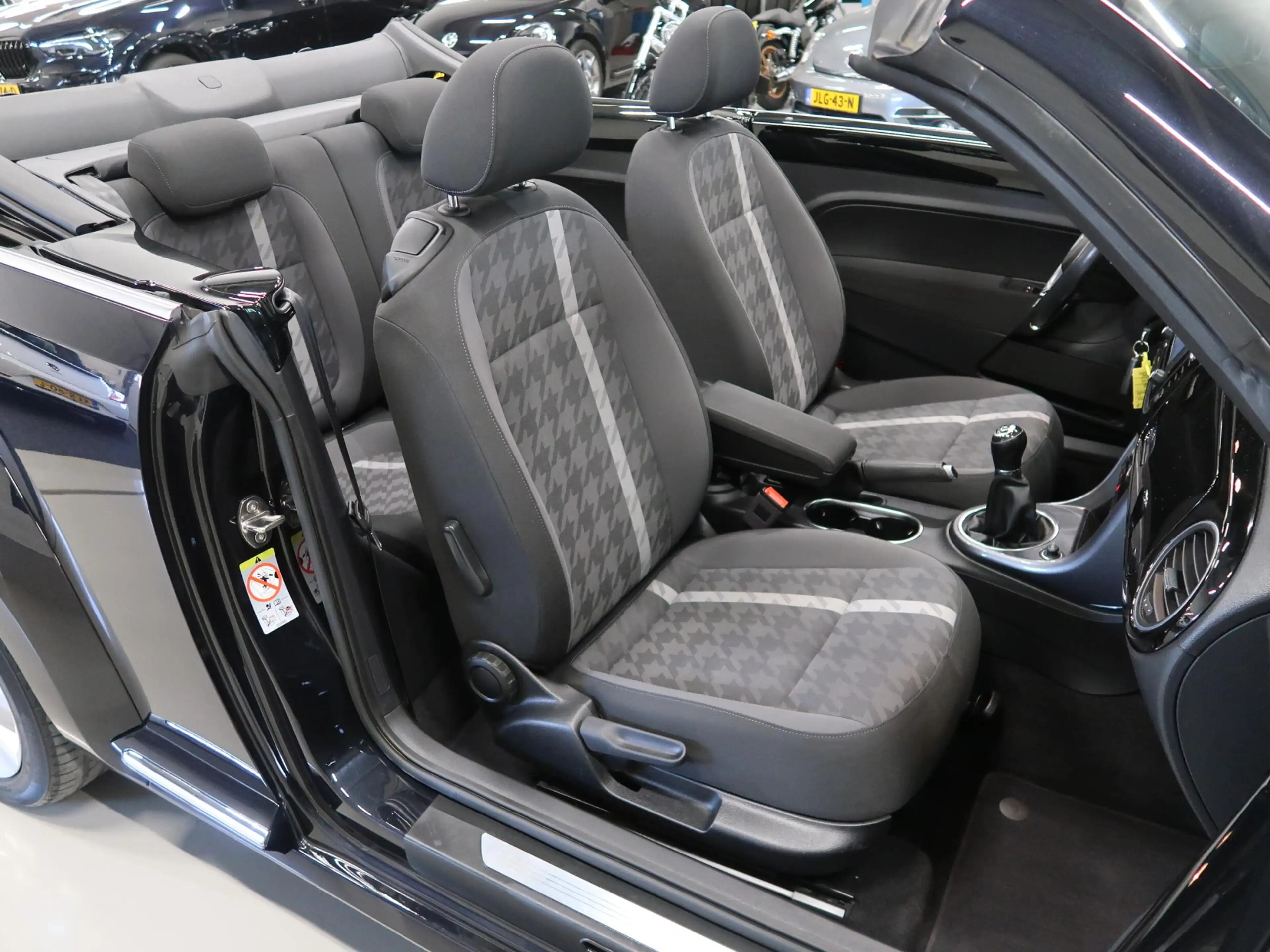 Volkswagen Beetle 1.2 TSI Design 2018 Airco-ecc Navigatie App connec — photo 28