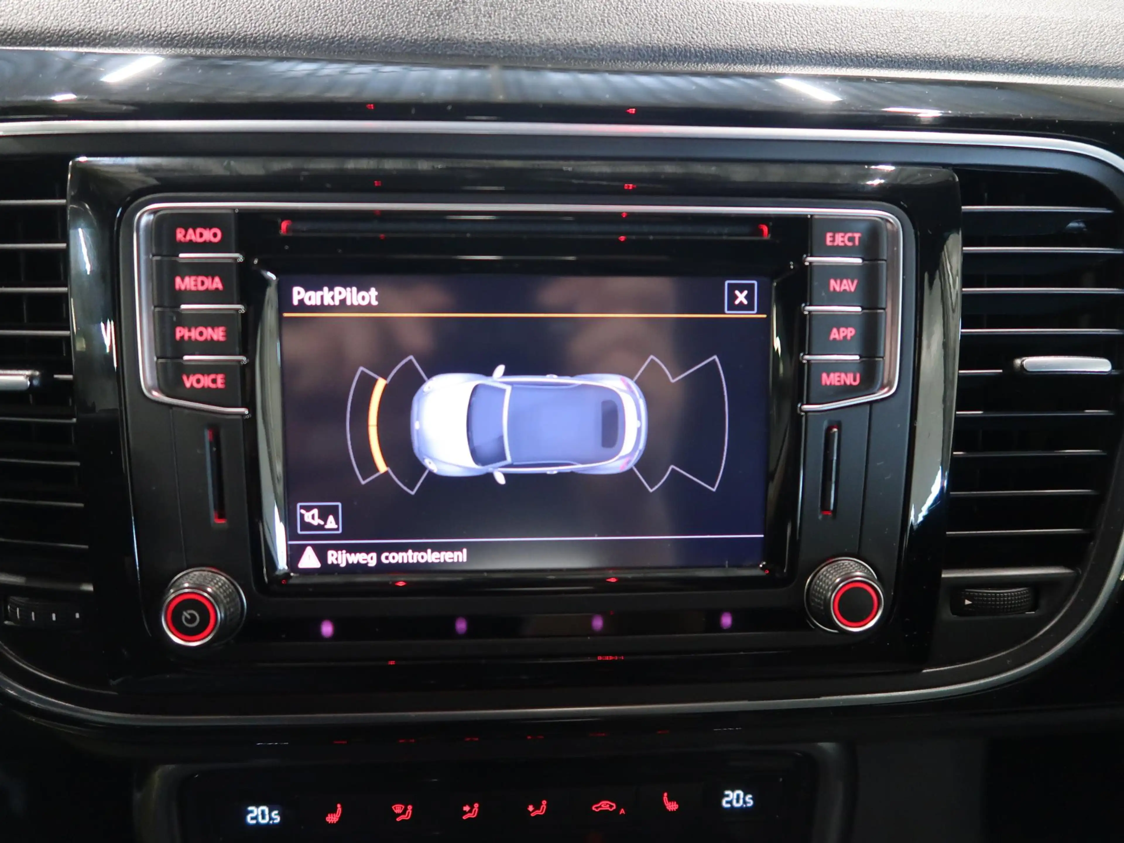 Volkswagen Beetle 1.2 TSI Design 2018 Airco-ecc Navigatie App connec — photo 27