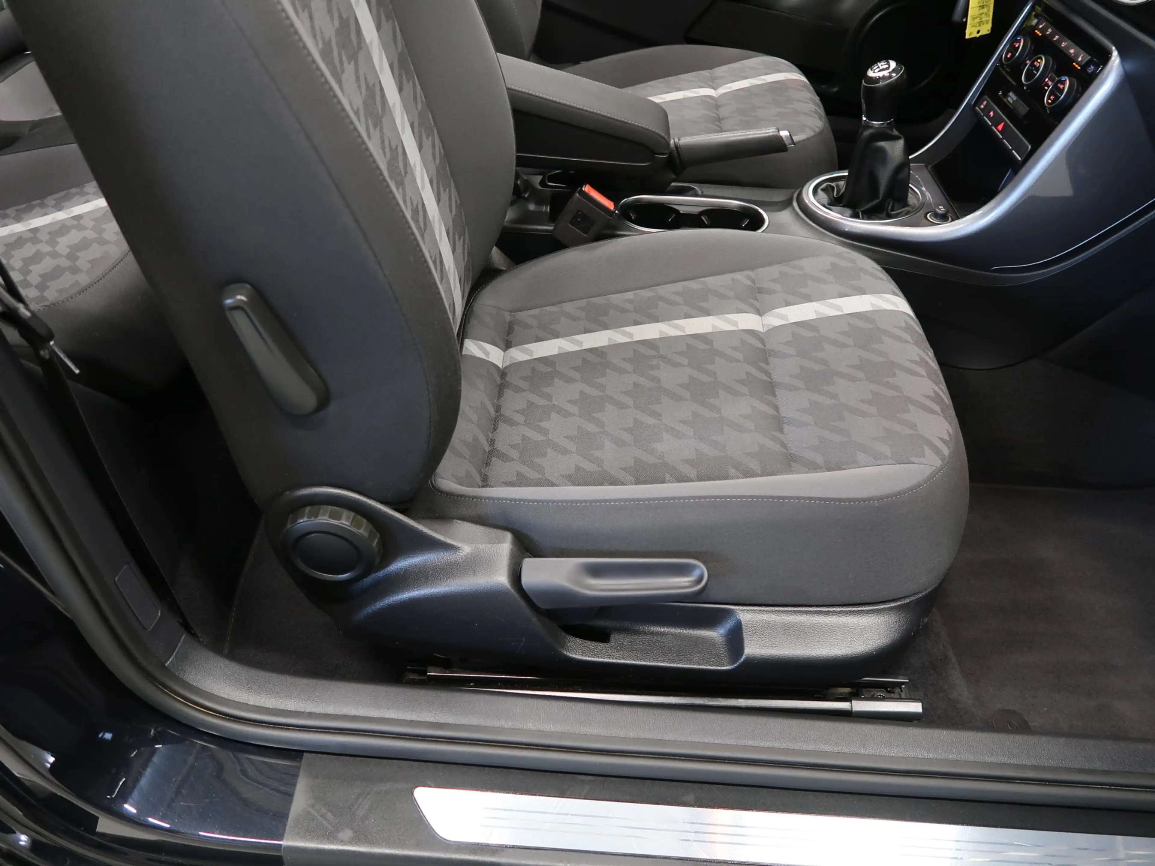 Volkswagen Beetle 1.2 TSI Design 2018 Airco-ecc Navigatie App connec — photo 35