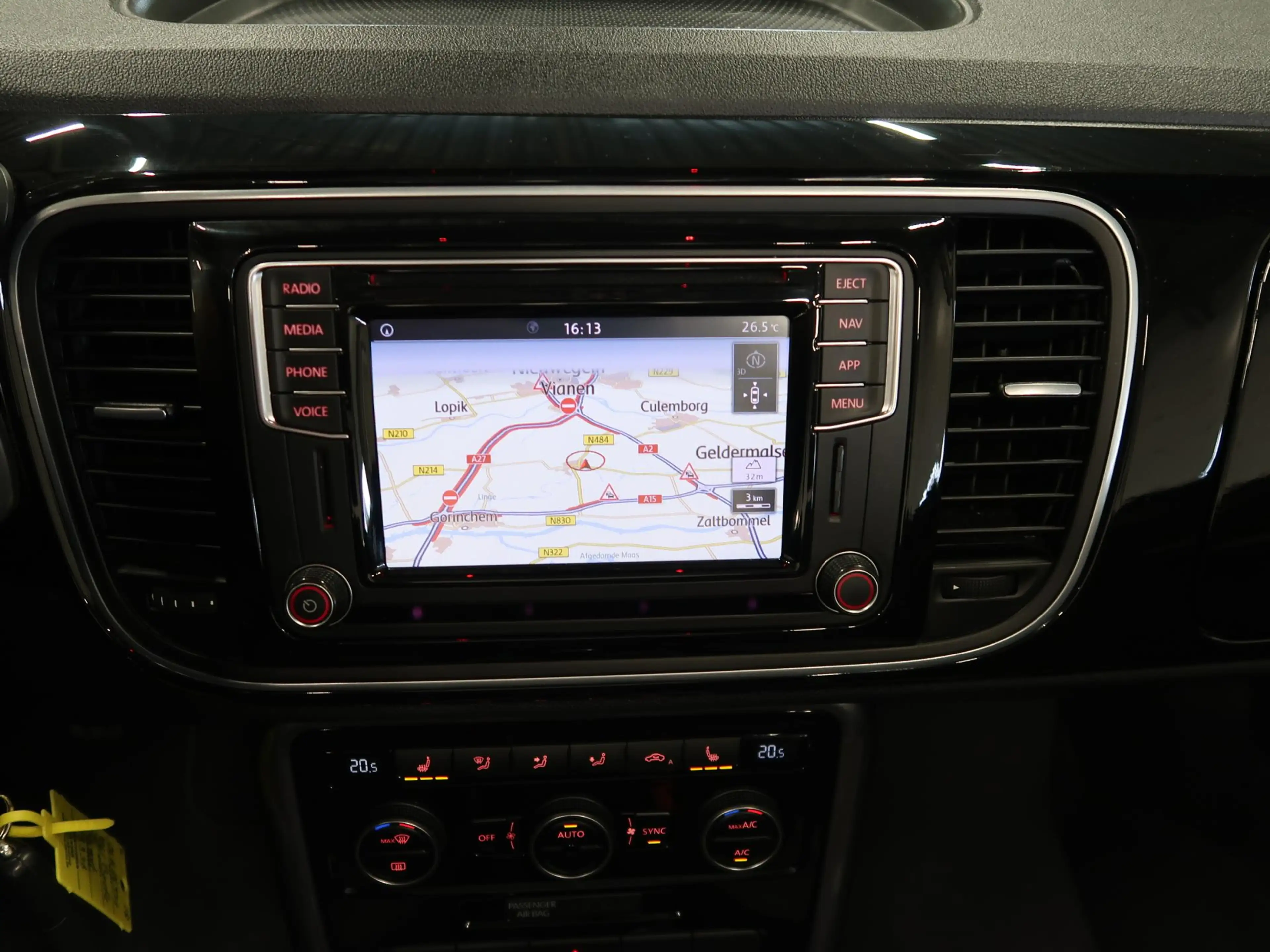 Volkswagen Beetle 1.2 TSI Design 2018 Airco-ecc Navigatie App connec — photo 46
