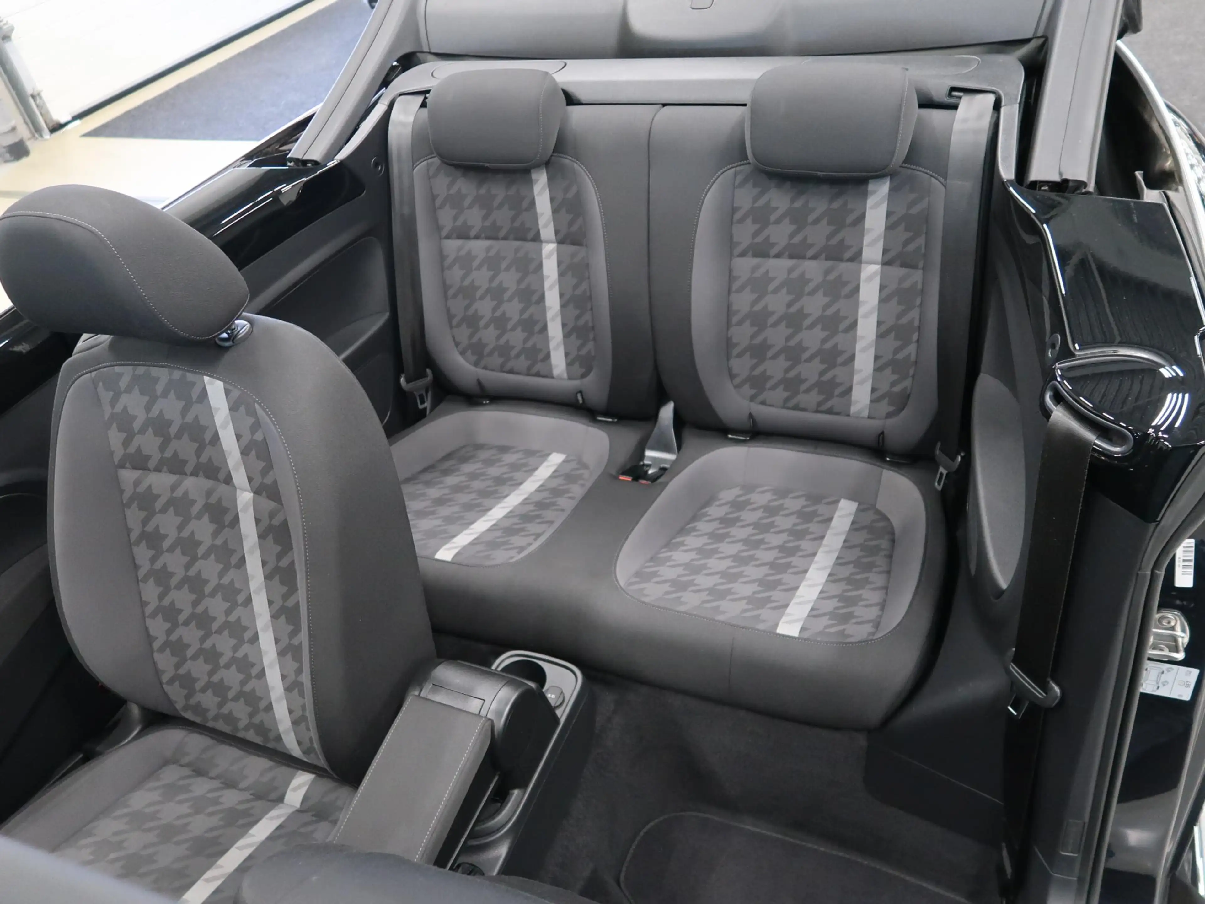 Volkswagen Beetle 1.2 TSI Design 2018 Airco-ecc Navigatie App connec — photo 12