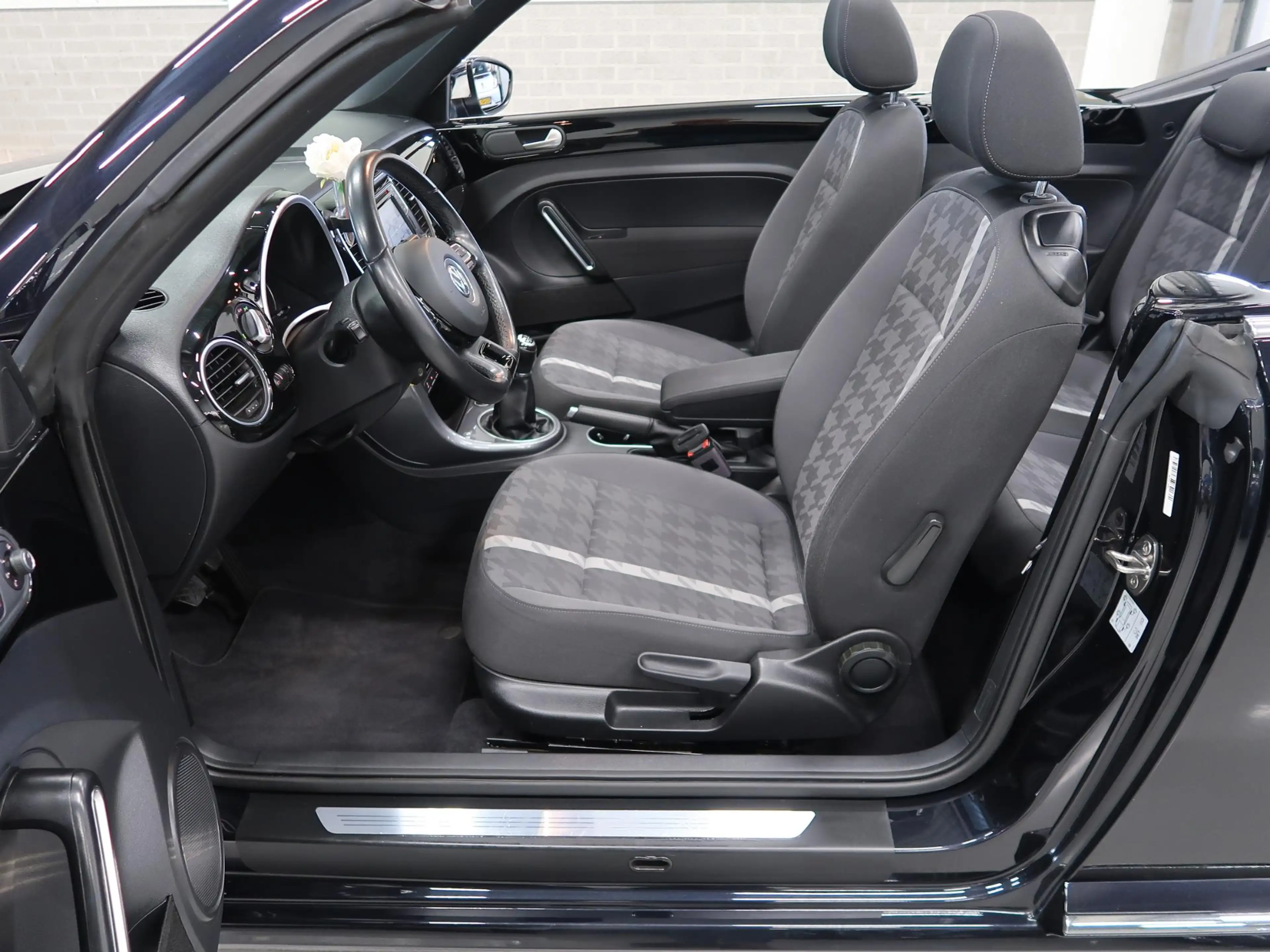 Volkswagen Beetle 1.2 TSI Design 2018 Airco-ecc Navigatie App connec — photo 33