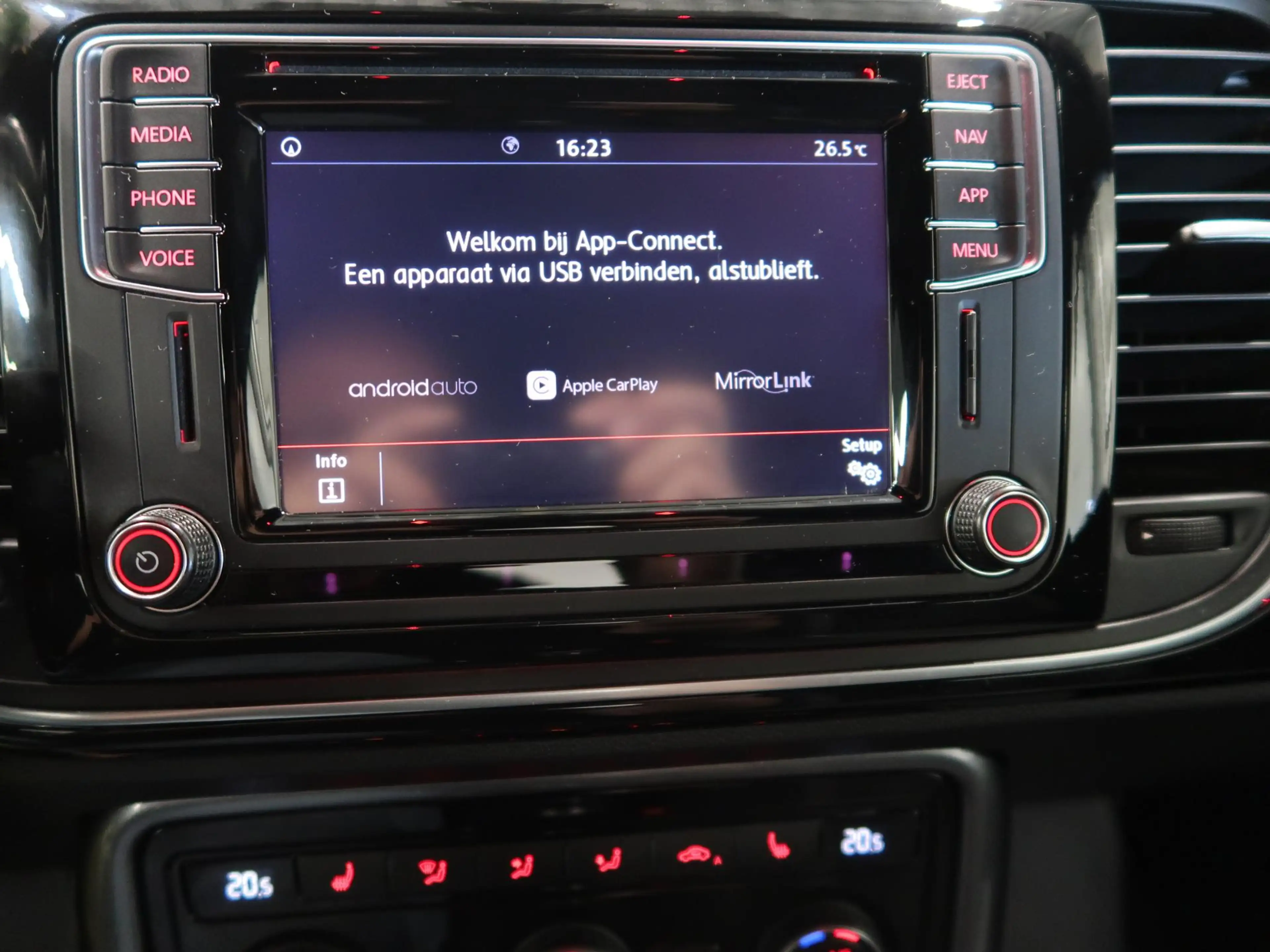 Volkswagen Beetle 1.2 TSI Design 2018 Airco-ecc Navigatie App connec — photo 21