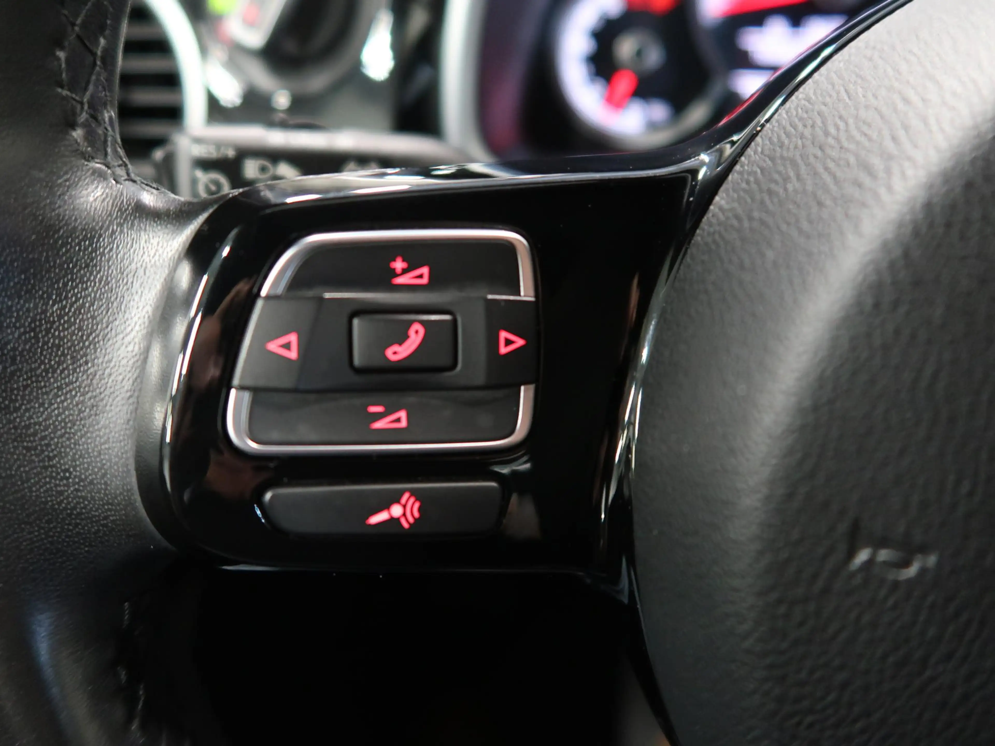Volkswagen Beetle 1.2 TSI Design 2018 Airco-ecc Navigatie App connec — photo 50
