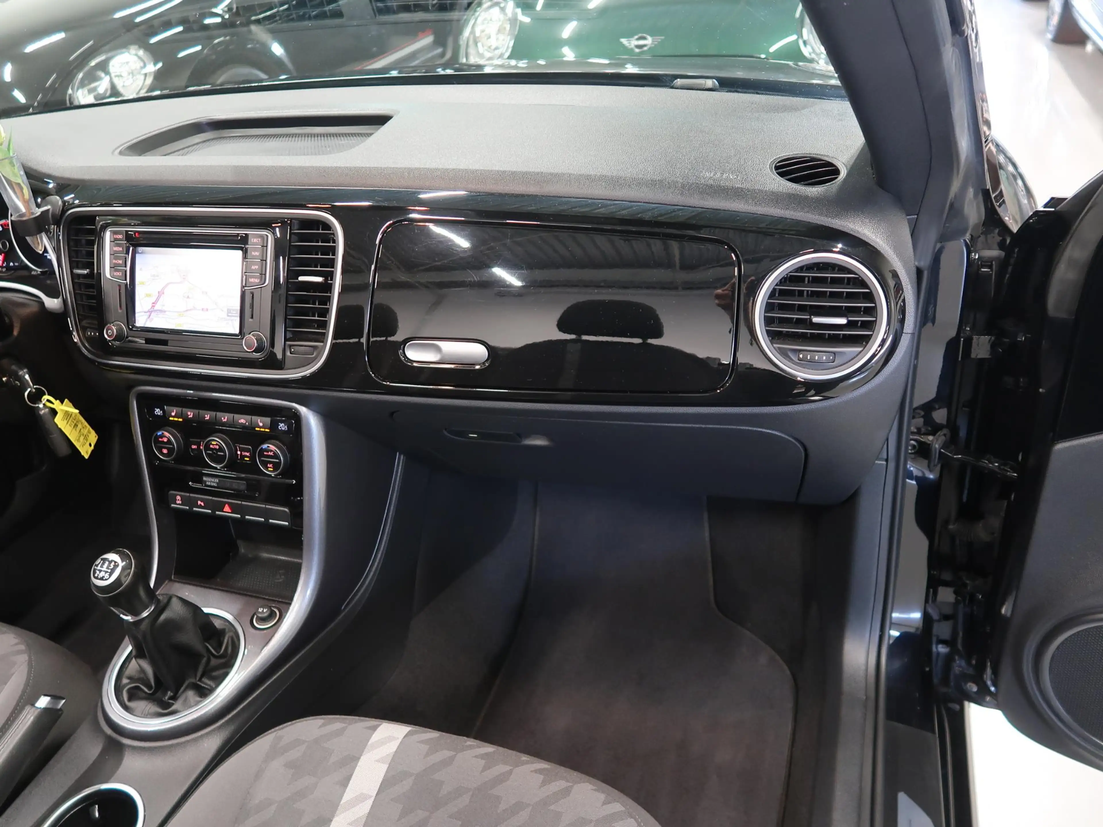 Volkswagen Beetle 1.2 TSI Design 2018 Airco-ecc Navigatie App connec — photo 39