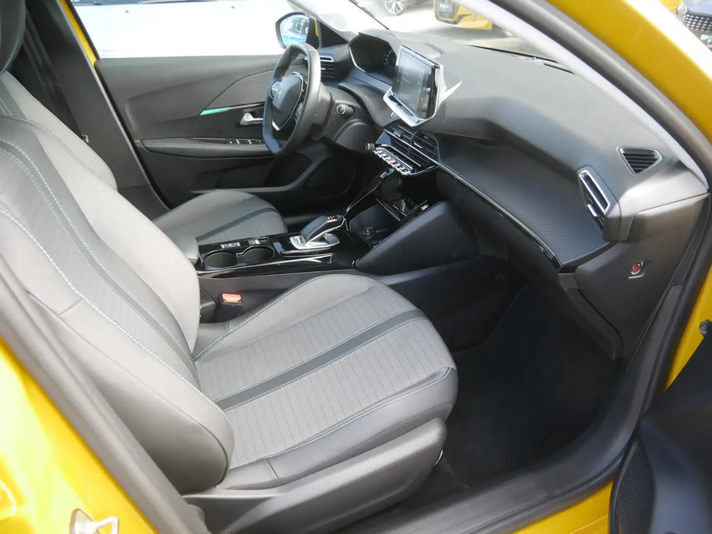 Peugeot e-208 Allure 136 KLIMAAUTOMATIK PDC NAVI LED Gelb - 2