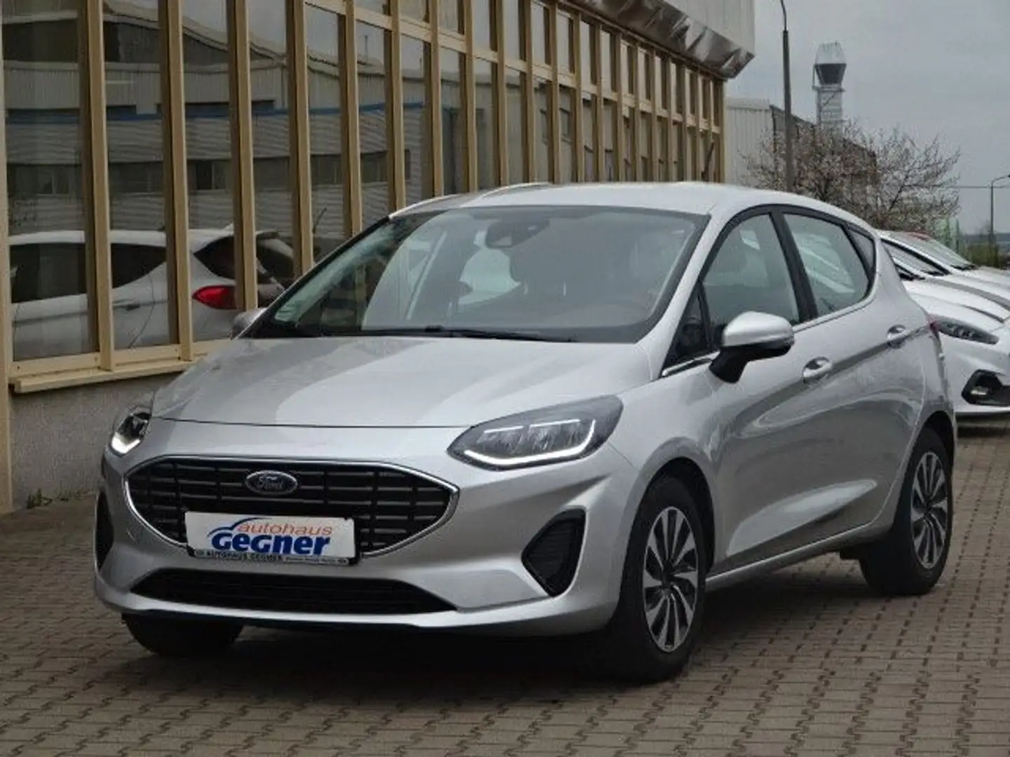 Ford Fiesta 125PS Autm. Hybrid Titanium Winter Silber - 2