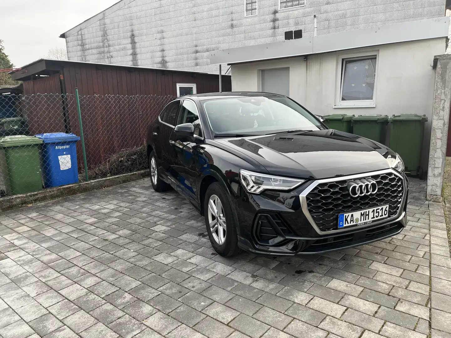 Audi Q3 35 TFSI basis Schwarz - 2