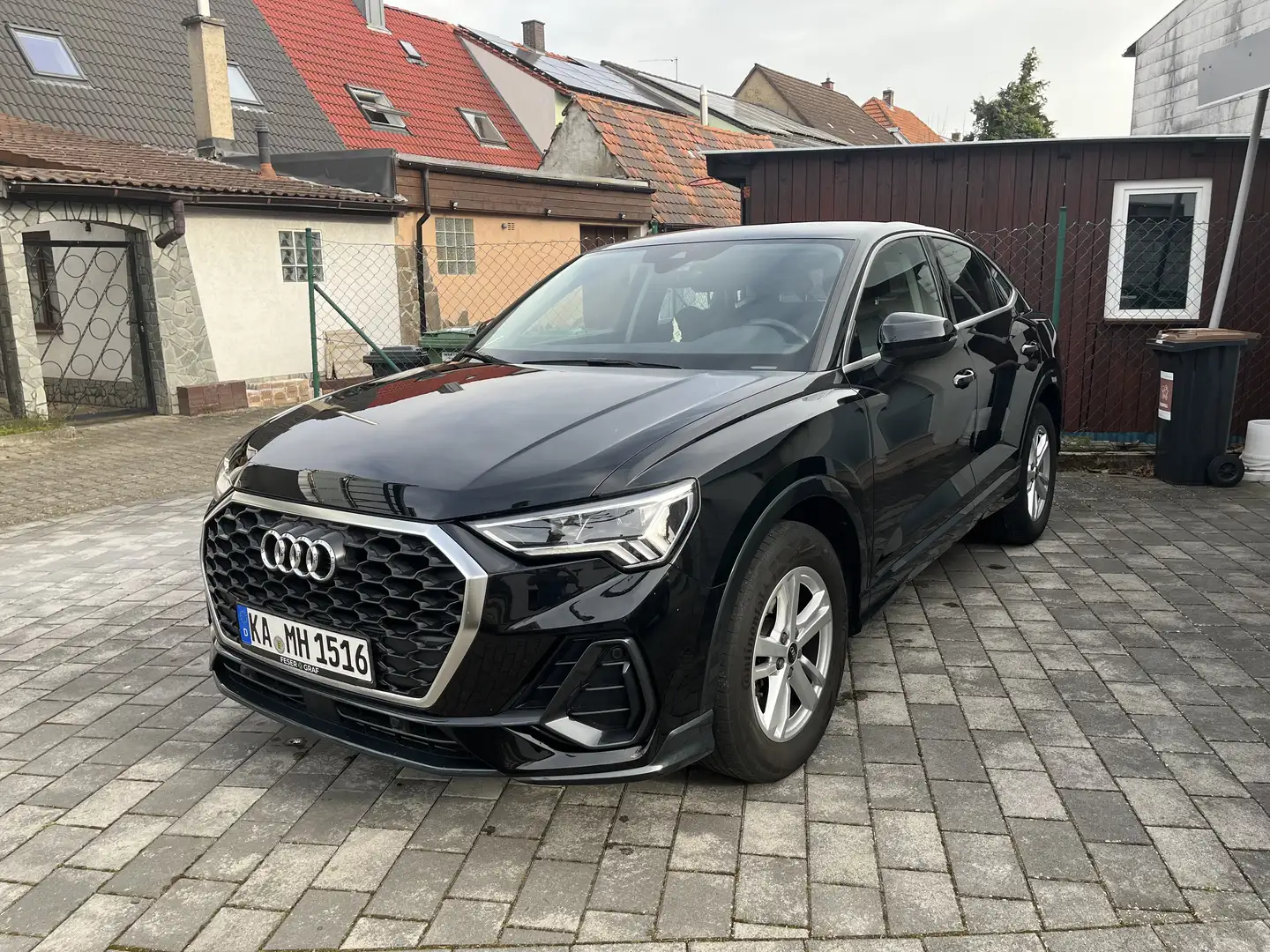 Audi Q3 35 TFSI basis Schwarz - 1