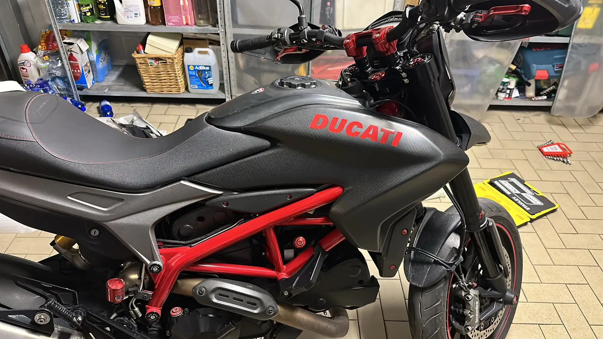 Ducati Hypermotard 821 SP Fekete - 2