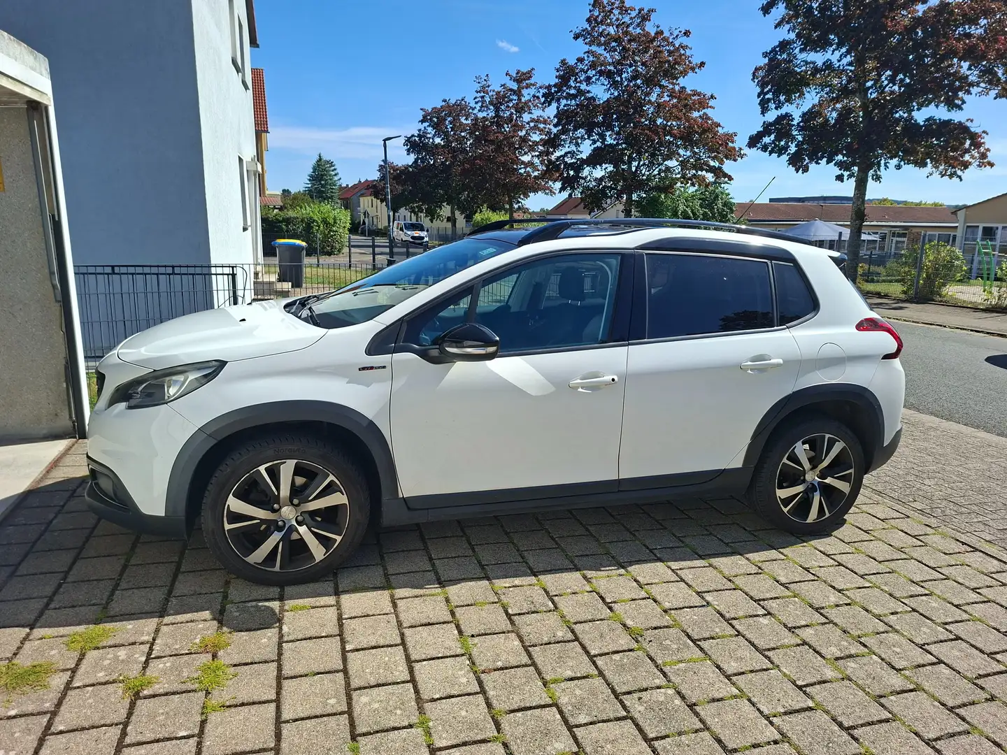 Peugeot 2008 2008 PureTech 110 GT-Line Edition Weiß - 2