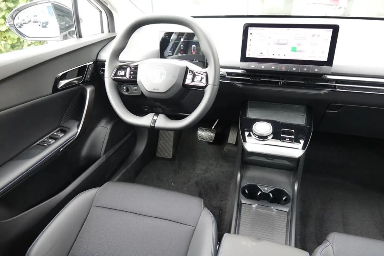 MG MG4 LUXURY 150KW 64 kWh 7J Garantie Jan26 Portocaliu - 1