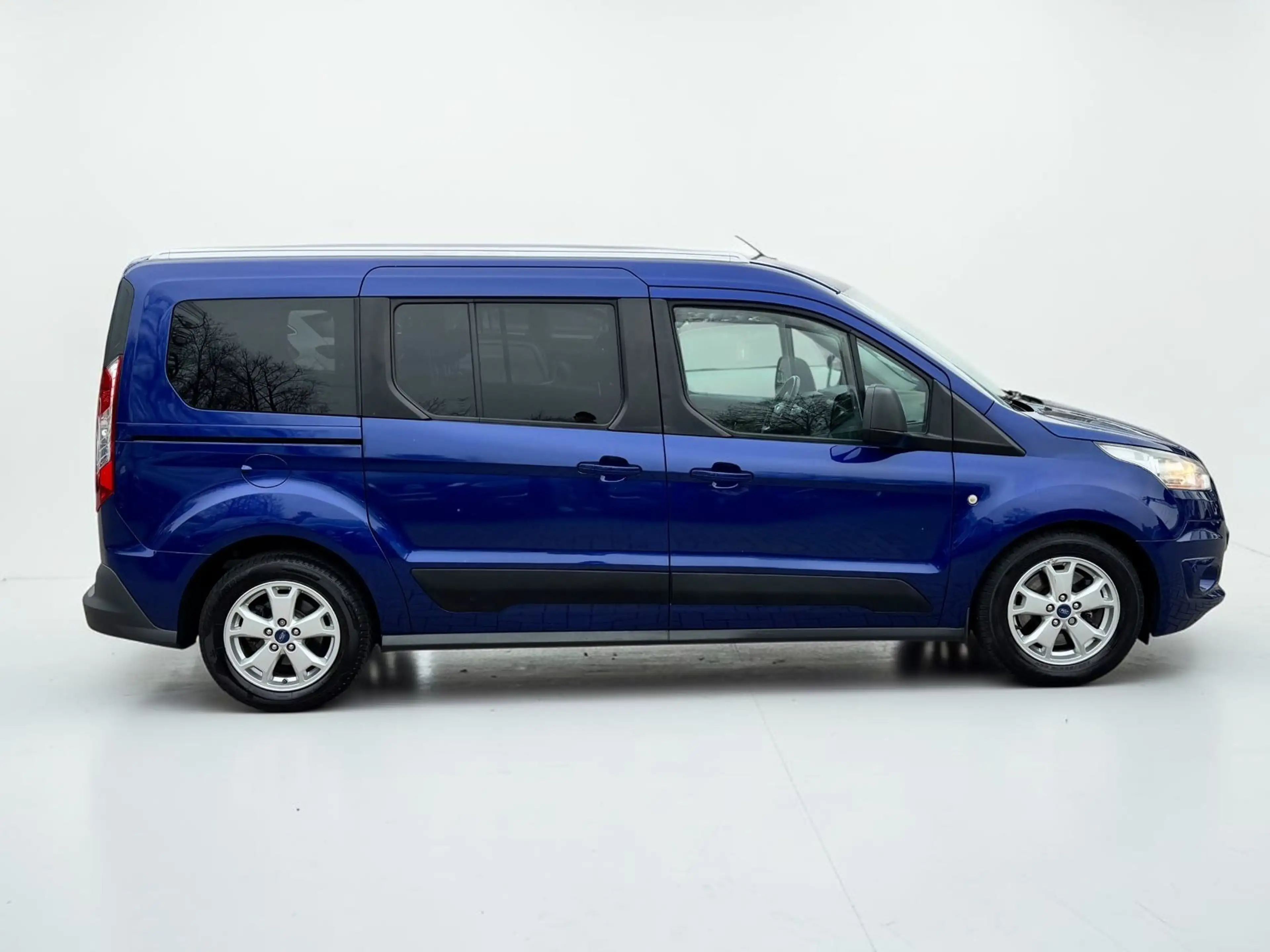 Ford Grand Tourneo Connect Behindertgerecht Rampe — photo 5