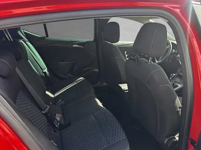 Opel Astra view 5